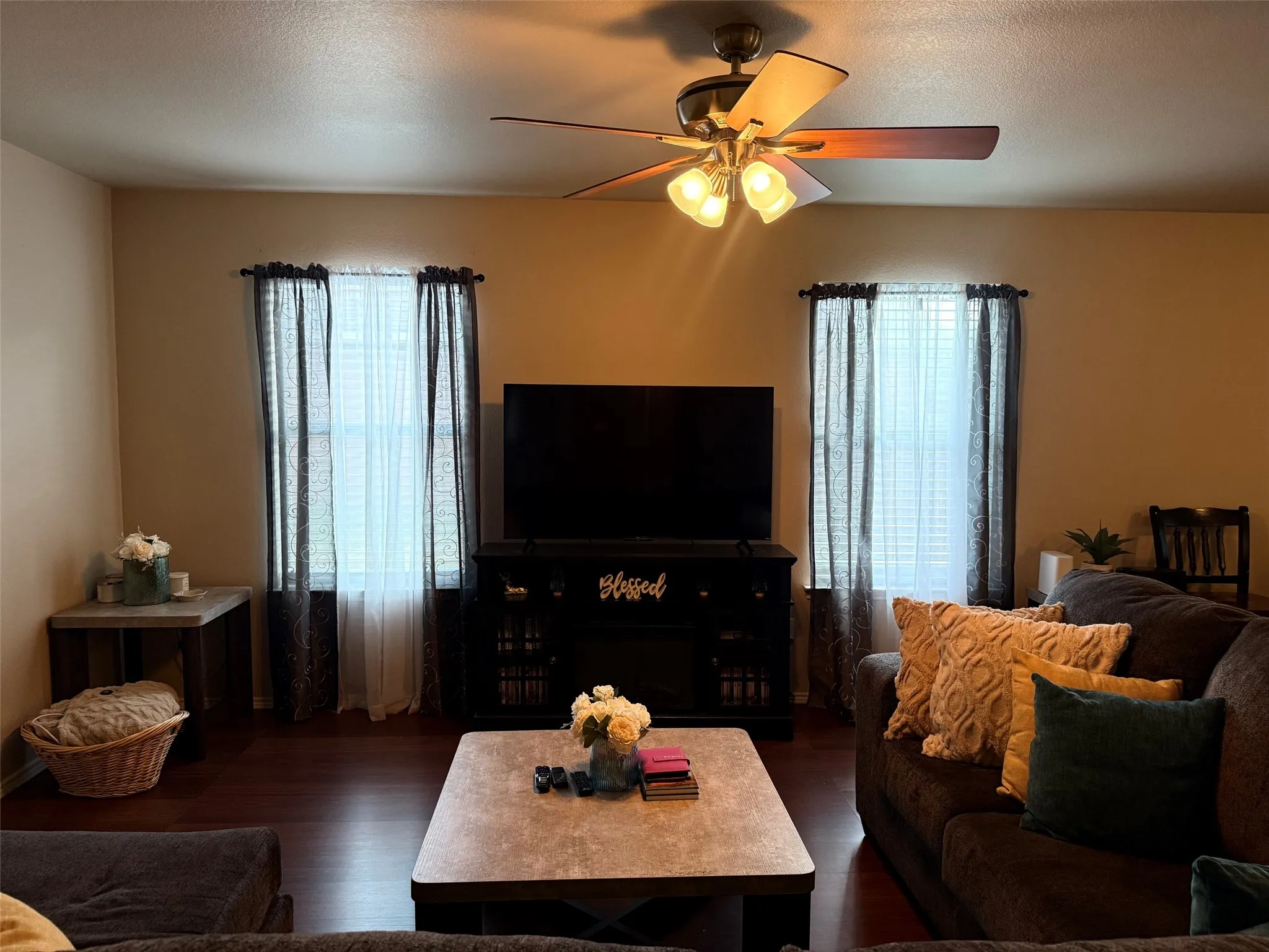 Single Family Residence For Sale in Dallas County , 1331 Newton Drive, Cedar Hill, Texas 75104, 3 Bedroom, 2 Bathroom, 2 Garage spaces, 1,614 Sqft, built in 2010, mls#21369288, Real Estate Agent in Cedar Hill, Homes For Sale in Dallas county, Homes For Sale in Cedar Hill, Realtor in Cedar Hill Texas, Real Estate Brokerage Independent Realty Texas, Luminita Cordes Realtor