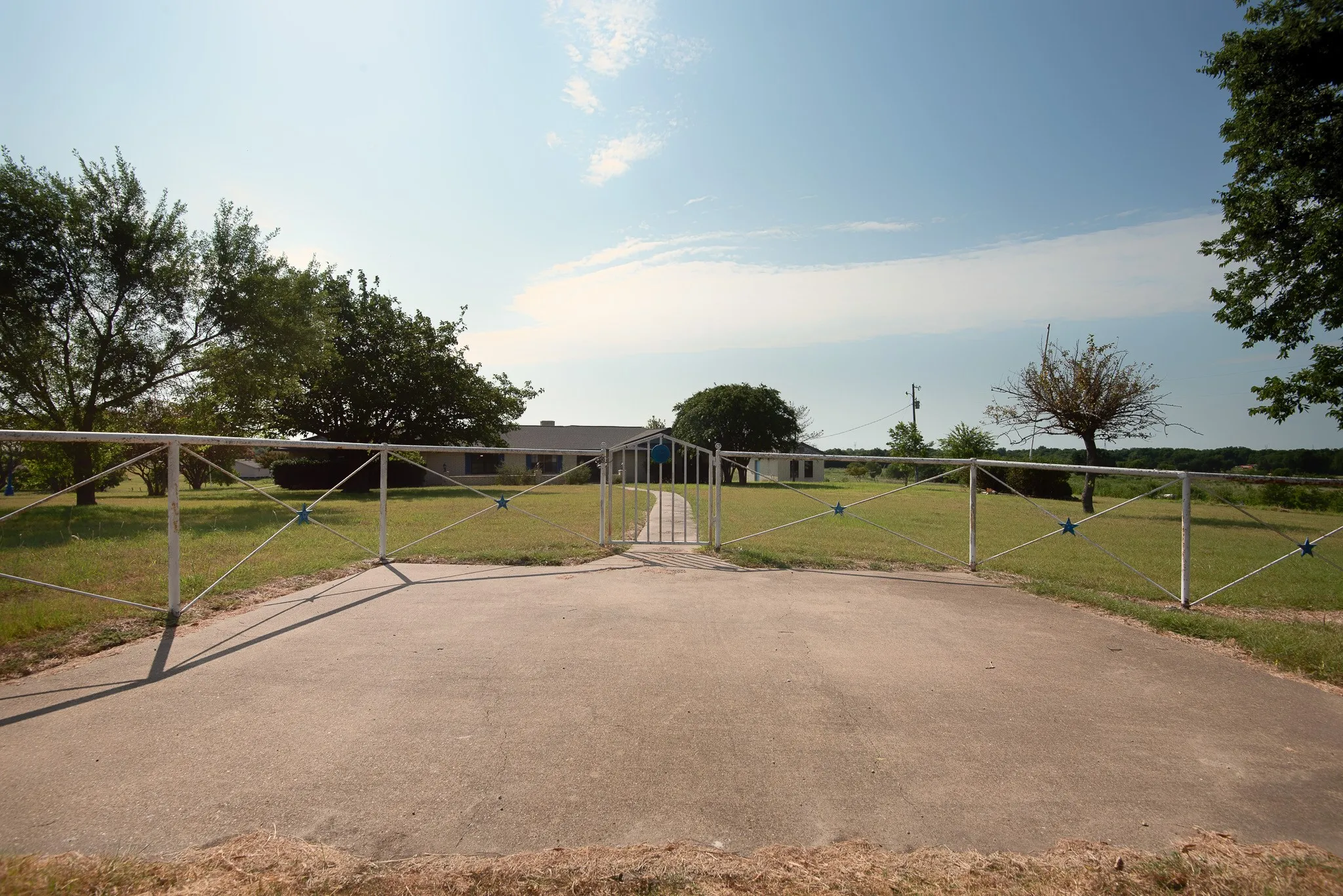 Single Family Residence For Sale in Kaufman County , 6883 County Road 4098, Kaufman, Texas 75142, 3 Bedroom, 3 Bathroom, 2 Garage spaces, 2,720 Sqft, built in 1987, mls#21370870, Real Estate Agent in Kaufman, Homes For Sale in Kaufman county, Homes For Sale in Kaufman, Realtor in Kaufman Texas, Real Estate Brokerage Independent Realty Texas, Luminita Cordes Realtor