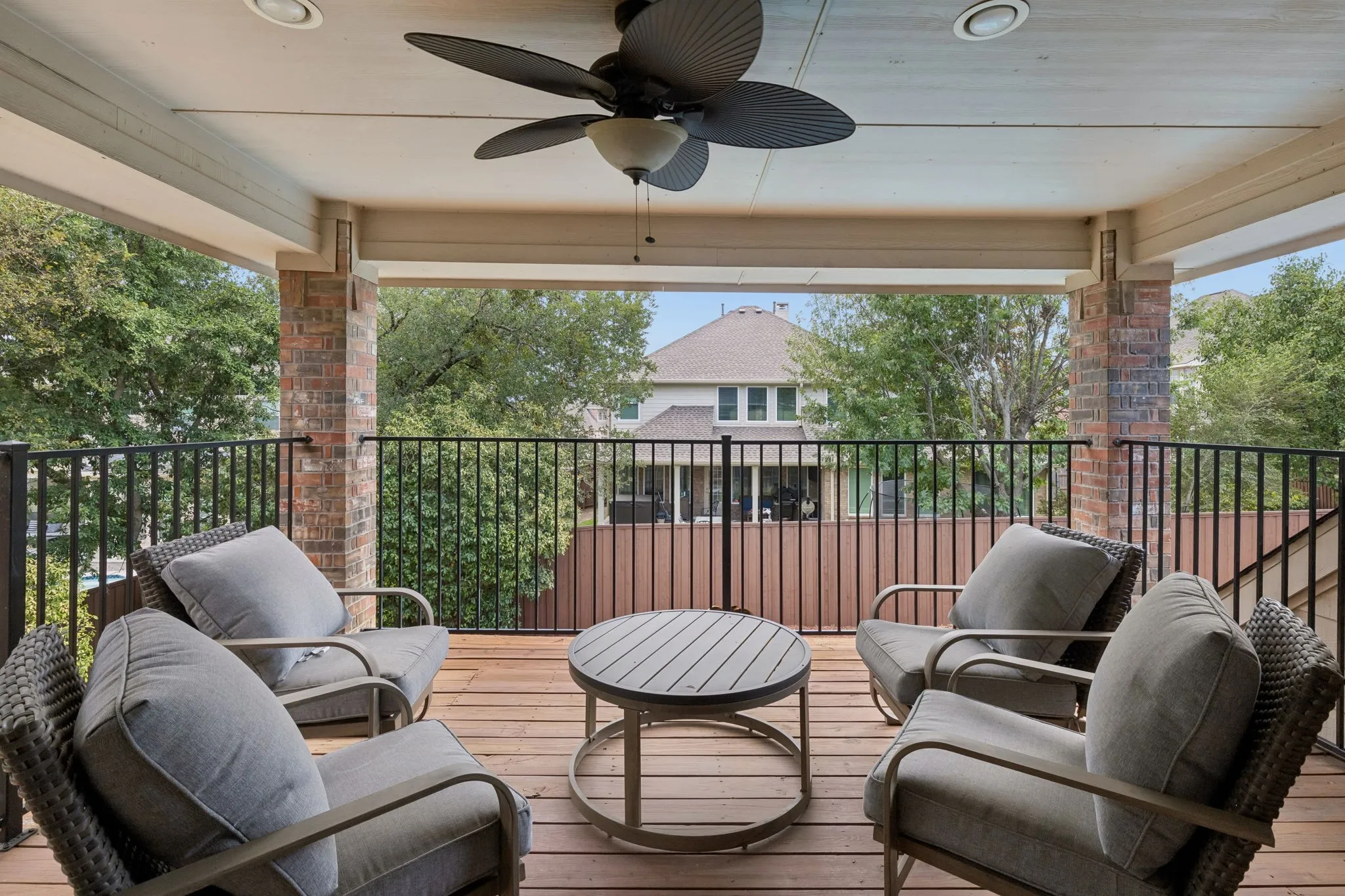 Single Family Residence For Sale in Collin County , 6328 Creek Bluff Court, Sachse, Texas 75048, 5 Bedroom, 3 Bathroom, 3 Garage spaces, 3,340 Sqft, built in 2003, mls#21370846, Real Estate Agent in Sachse, Homes For Sale in Collin county, Homes For Sale in Sachse, Realtor in Sachse Texas, Real Estate Brokerage Independent Realty Texas, Luminita Cordes Realtor
