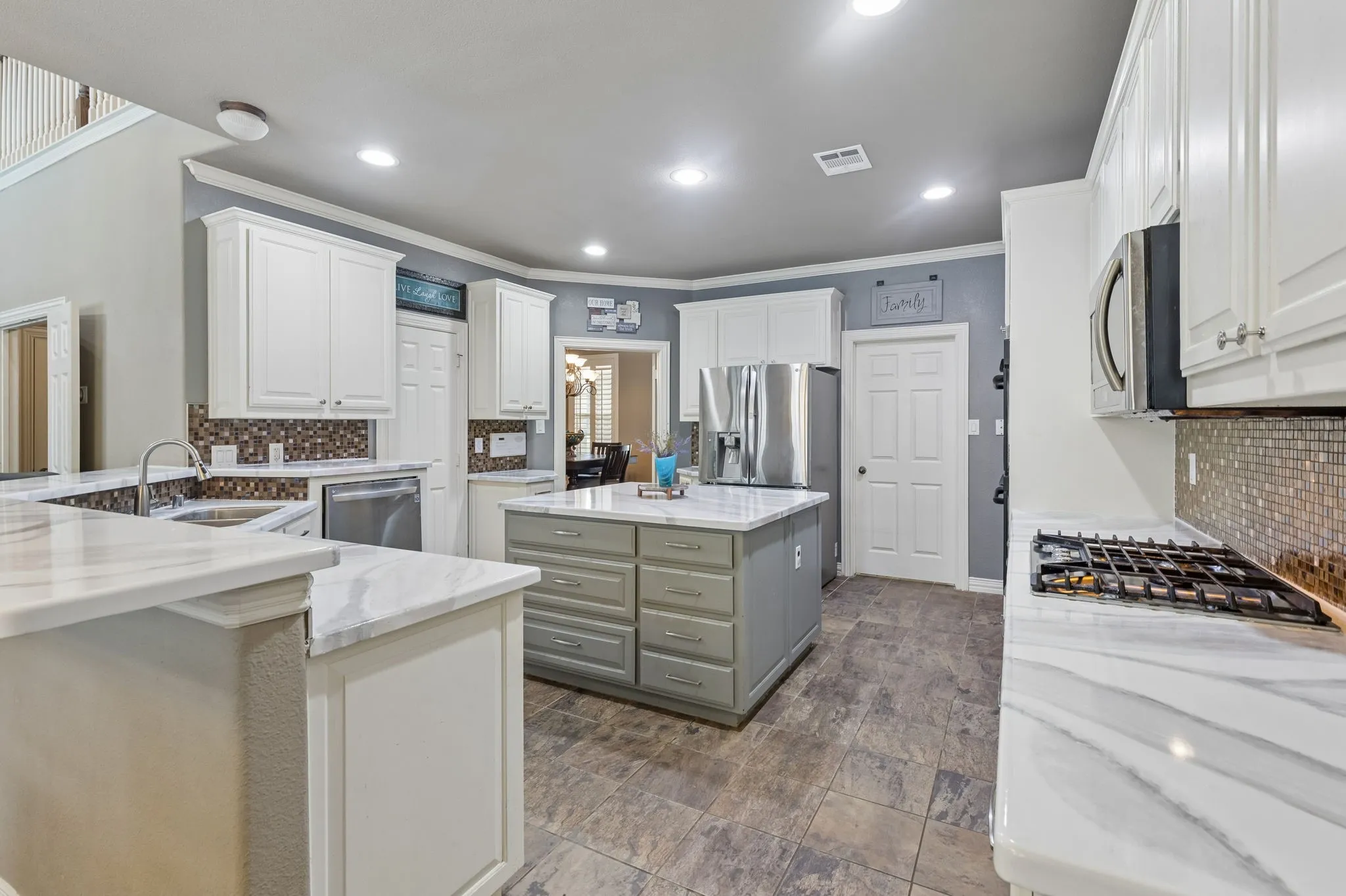 Single Family Residence For Sale in Collin County , 6328 Creek Bluff Court, Sachse, Texas 75048, 5 Bedroom, 3 Bathroom, 3 Garage spaces, 3,340 Sqft, built in 2003, mls#21370846, Real Estate Agent in Sachse, Homes For Sale in Collin county, Homes For Sale in Sachse, Realtor in Sachse Texas, Real Estate Brokerage Independent Realty Texas, Luminita Cordes Realtor