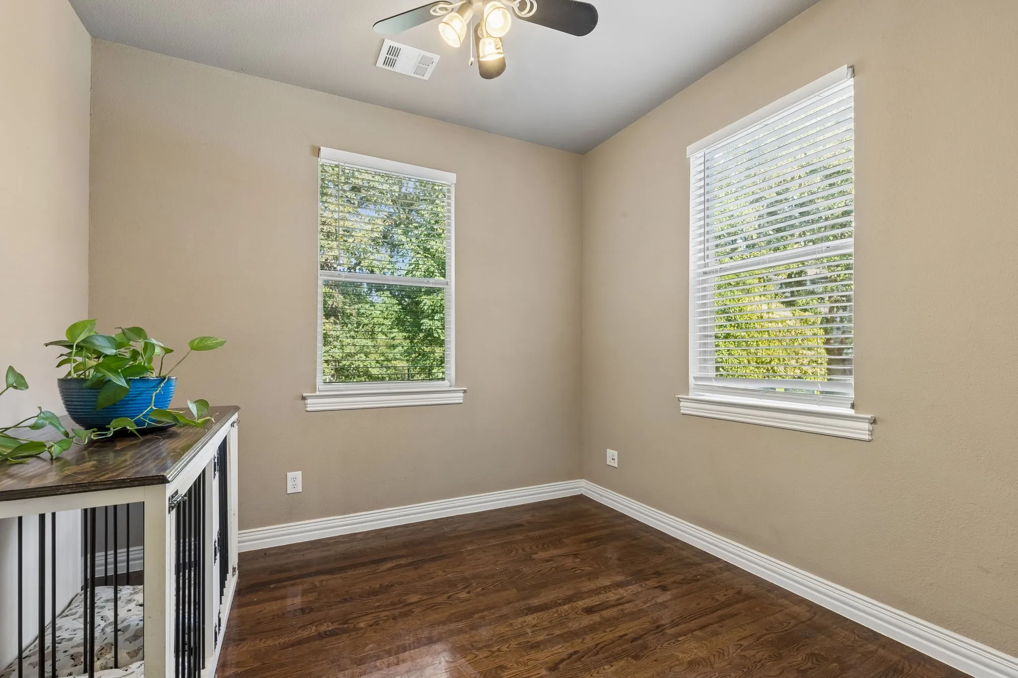 Single Family Residence For Sale in Collin County , 6328 Creek Bluff Court, Sachse, Texas 75048, 5 Bedroom, 3 Bathroom, 3 Garage spaces, 3,340 Sqft, built in 2003, mls#21370846, Real Estate Agent in Sachse, Homes For Sale in Collin county, Homes For Sale in Sachse, Realtor in Sachse Texas, Real Estate Brokerage Independent Realty Texas, Luminita Cordes Realtor