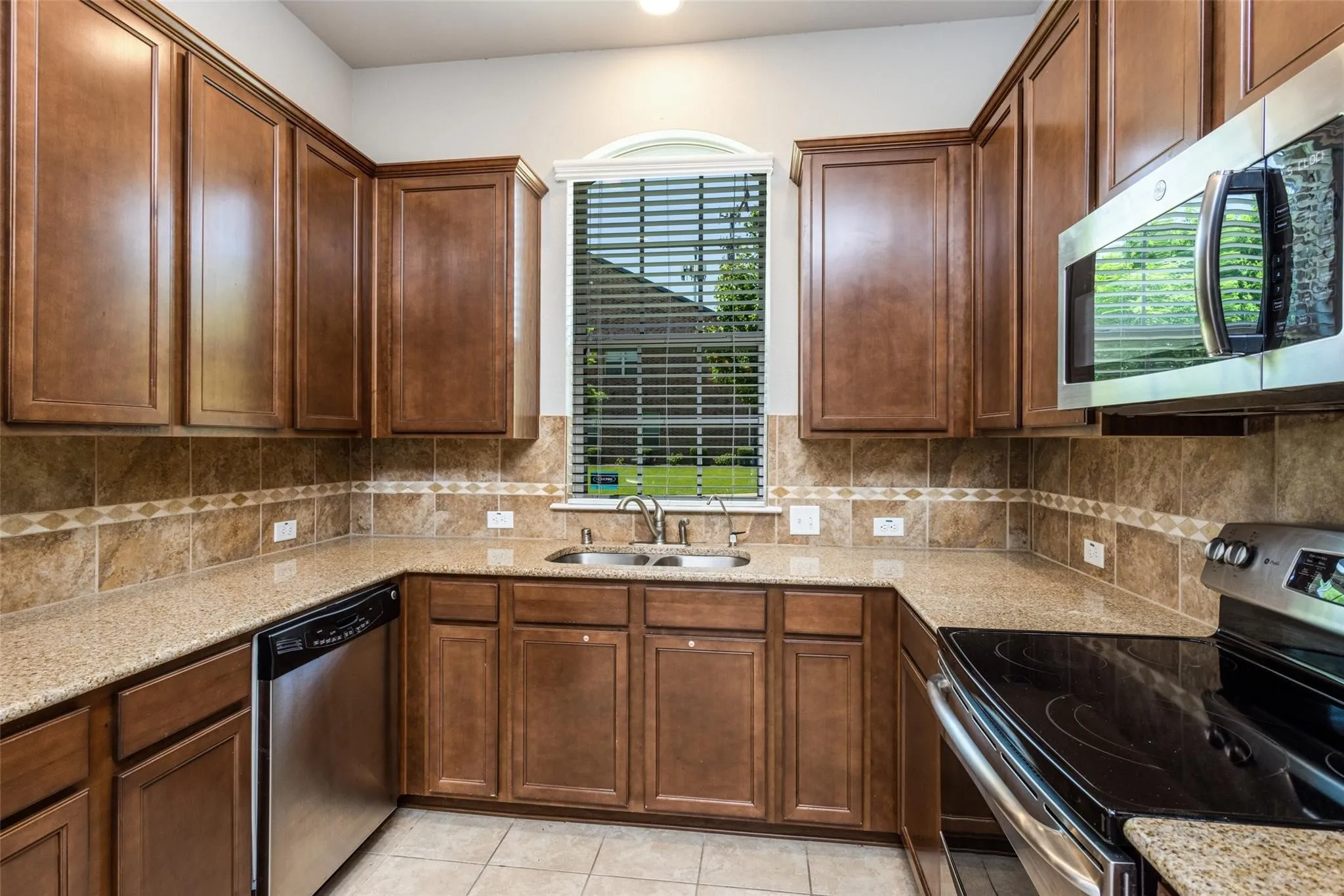 Townhouse For Rent in Denton County , 1605 Black Duck Terrace F, Carrollton, Texas 75010, 3 Bedroom, 3 Bathroom, 2 Garage spaces, 1,947 Sqft, built in 2010, mls#21371162, Real Estate Agent in Carrollton, Homes For Rent in Denton county, Homes For Rent in Carrollton, Realtor in Carrollton Texas, Real Estate Brokerage Independent Realty Texas, Luminita Cordes Realtor