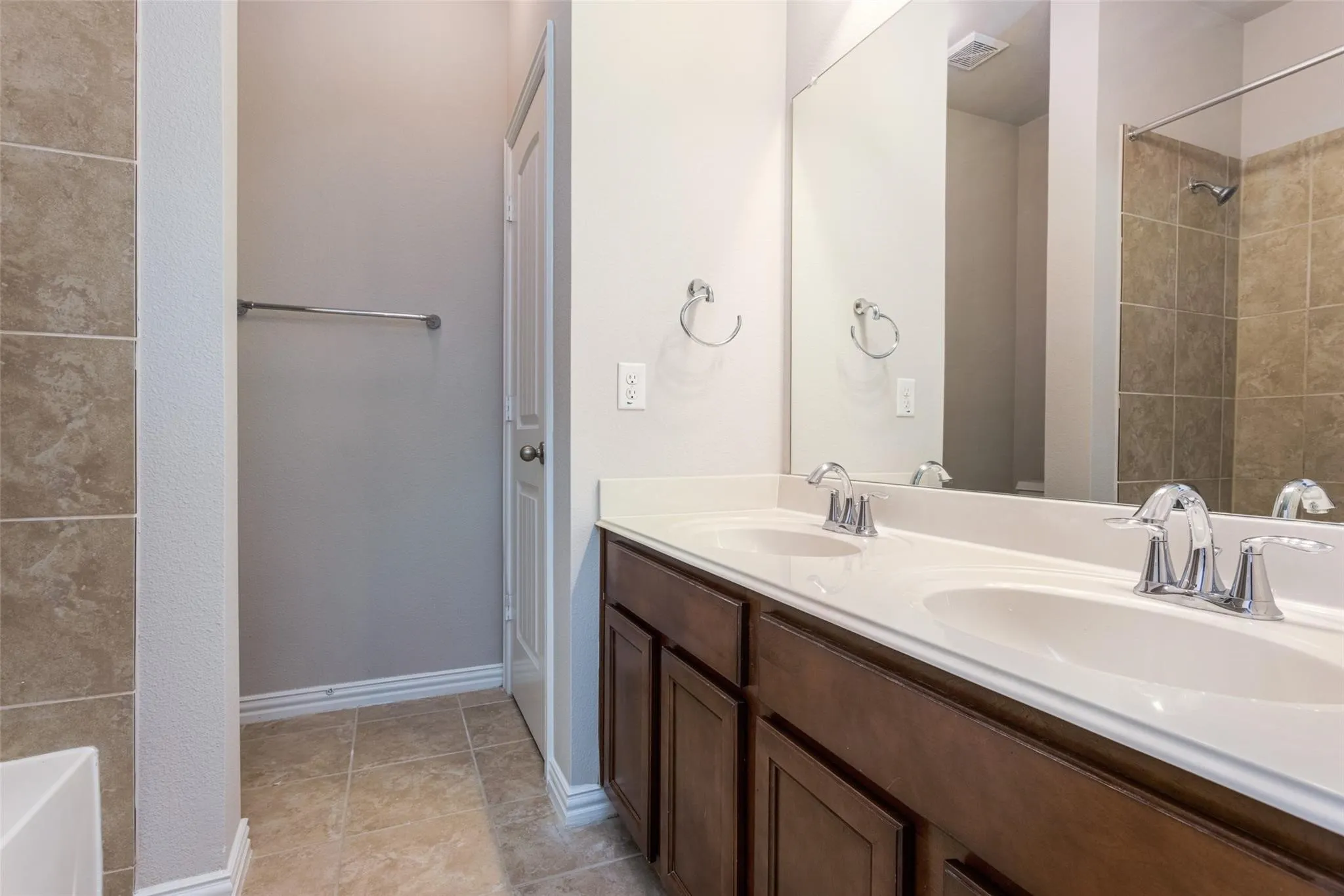 Townhouse For Rent in Denton County , 1605 Black Duck Terrace F, Carrollton, Texas 75010, 3 Bedroom, 3 Bathroom, 2 Garage spaces, 1,947 Sqft, built in 2010, mls#21371162, Real Estate Agent in Carrollton, Homes For Rent in Denton county, Homes For Rent in Carrollton, Realtor in Carrollton Texas, Real Estate Brokerage Independent Realty Texas, Luminita Cordes Realtor