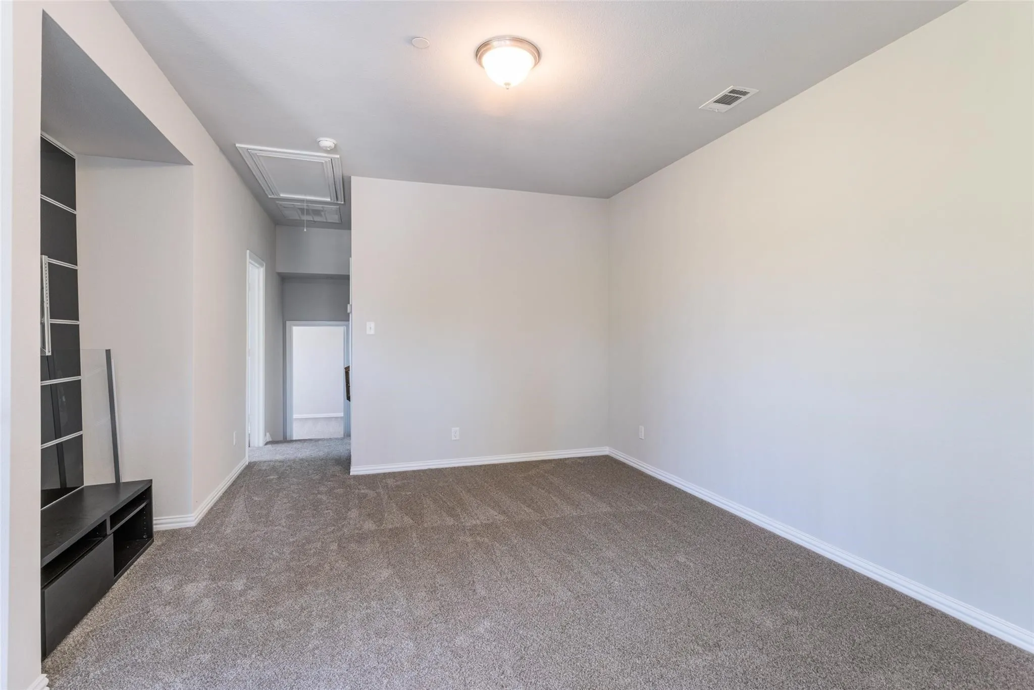 Townhouse For Rent in Denton County , 1605 Black Duck Terrace F, Carrollton, Texas 75010, 3 Bedroom, 3 Bathroom, 2 Garage spaces, 1,947 Sqft, built in 2010, mls#21371162, Real Estate Agent in Carrollton, Homes For Rent in Denton county, Homes For Rent in Carrollton, Realtor in Carrollton Texas, Real Estate Brokerage Independent Realty Texas, Luminita Cordes Realtor