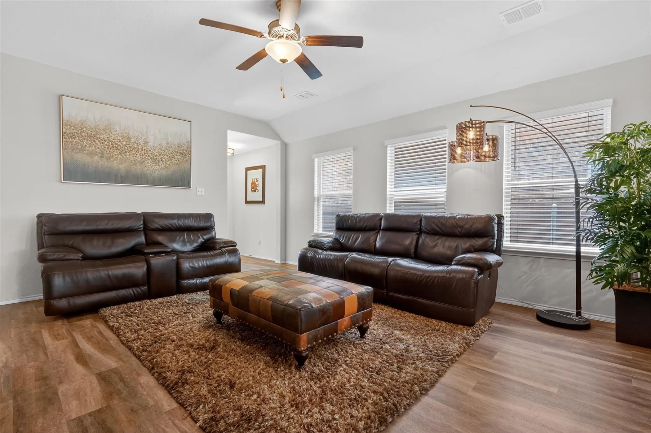 Single Family Residence For Sale in Kaufman County , 4027 Bighorn Drive, Heartland, Texas 75126, 3 Bedroom, 2 Bathroom, 2 Garage spaces, 1,456 Sqft, built in 2019, mls#21371166, Real Estate Agent in Heartland, Homes For Sale in Kaufman county, Homes For Sale in Heartland, Realtor in Heartland Texas, Real Estate Brokerage Independent Realty Texas, Luminita Cordes Realtor
