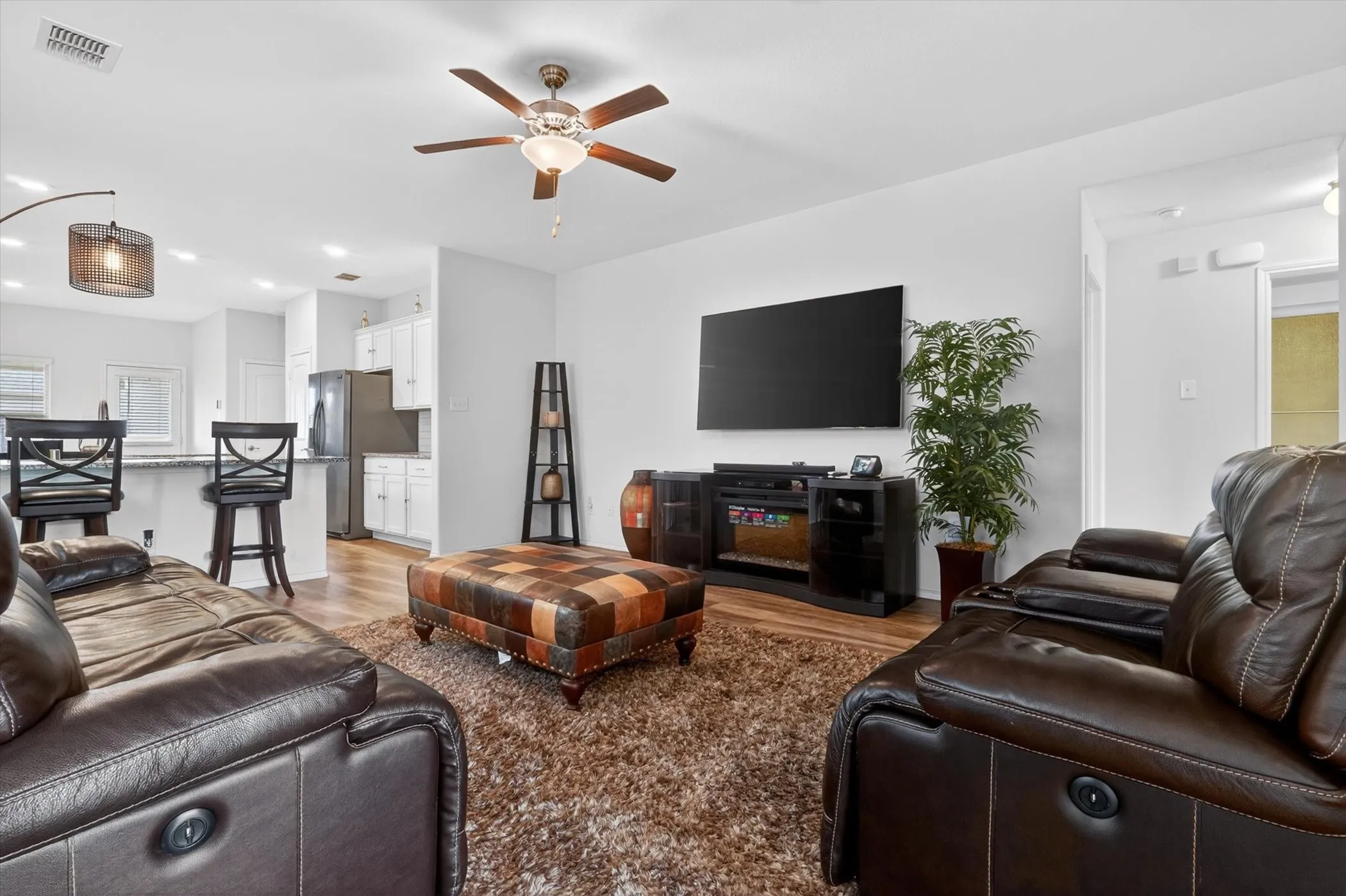 Single Family Residence For Sale in Kaufman County , 4027 Bighorn Drive, Heartland, Texas 75126, 3 Bedroom, 2 Bathroom, 2 Garage spaces, 1,456 Sqft, built in 2019, mls#21371166, Real Estate Agent in Heartland, Homes For Sale in Kaufman county, Homes For Sale in Heartland, Realtor in Heartland Texas, Real Estate Brokerage Independent Realty Texas, Luminita Cordes Realtor