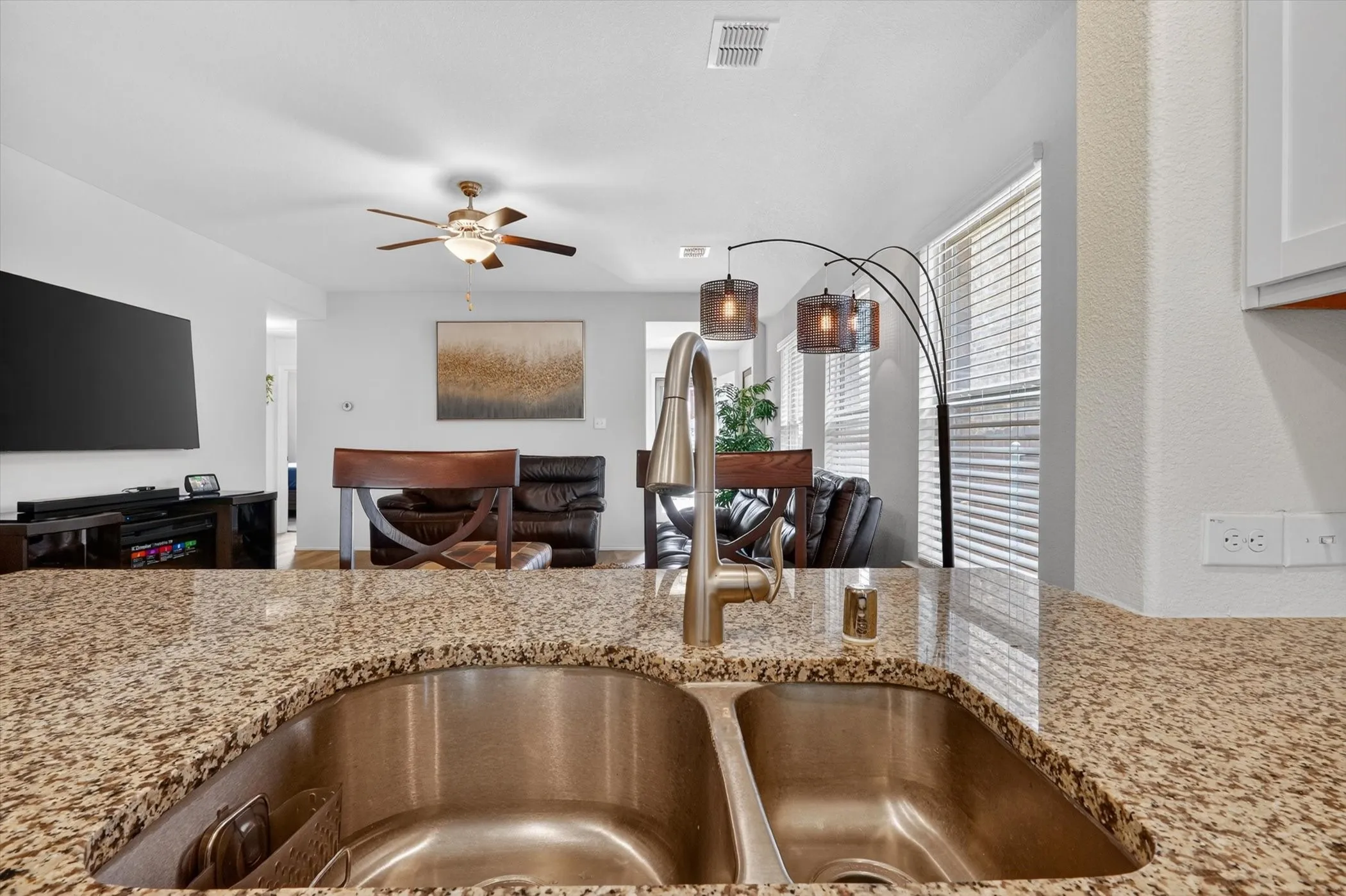 Single Family Residence For Sale in Kaufman County , 4027 Bighorn Drive, Heartland, Texas 75126, 3 Bedroom, 2 Bathroom, 2 Garage spaces, 1,456 Sqft, built in 2019, mls#21371166, Real Estate Agent in Heartland, Homes For Sale in Kaufman county, Homes For Sale in Heartland, Realtor in Heartland Texas, Real Estate Brokerage Independent Realty Texas, Luminita Cordes Realtor