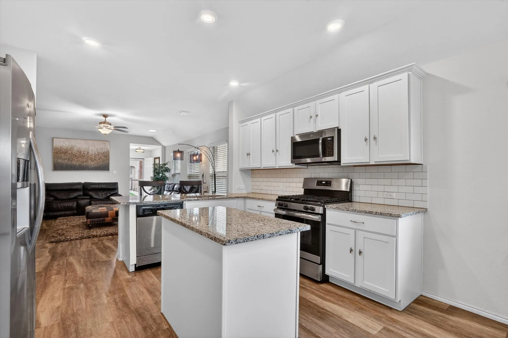 Single Family Residence For Sale in Kaufman County , 4027 Bighorn Drive, Heartland, Texas 75126, 3 Bedroom, 2 Bathroom, 2 Garage spaces, 1,456 Sqft, built in 2019, mls#21371166, Real Estate Agent in Heartland, Homes For Sale in Kaufman county, Homes For Sale in Heartland, Realtor in Heartland Texas, Real Estate Brokerage Independent Realty Texas, Luminita Cordes Realtor