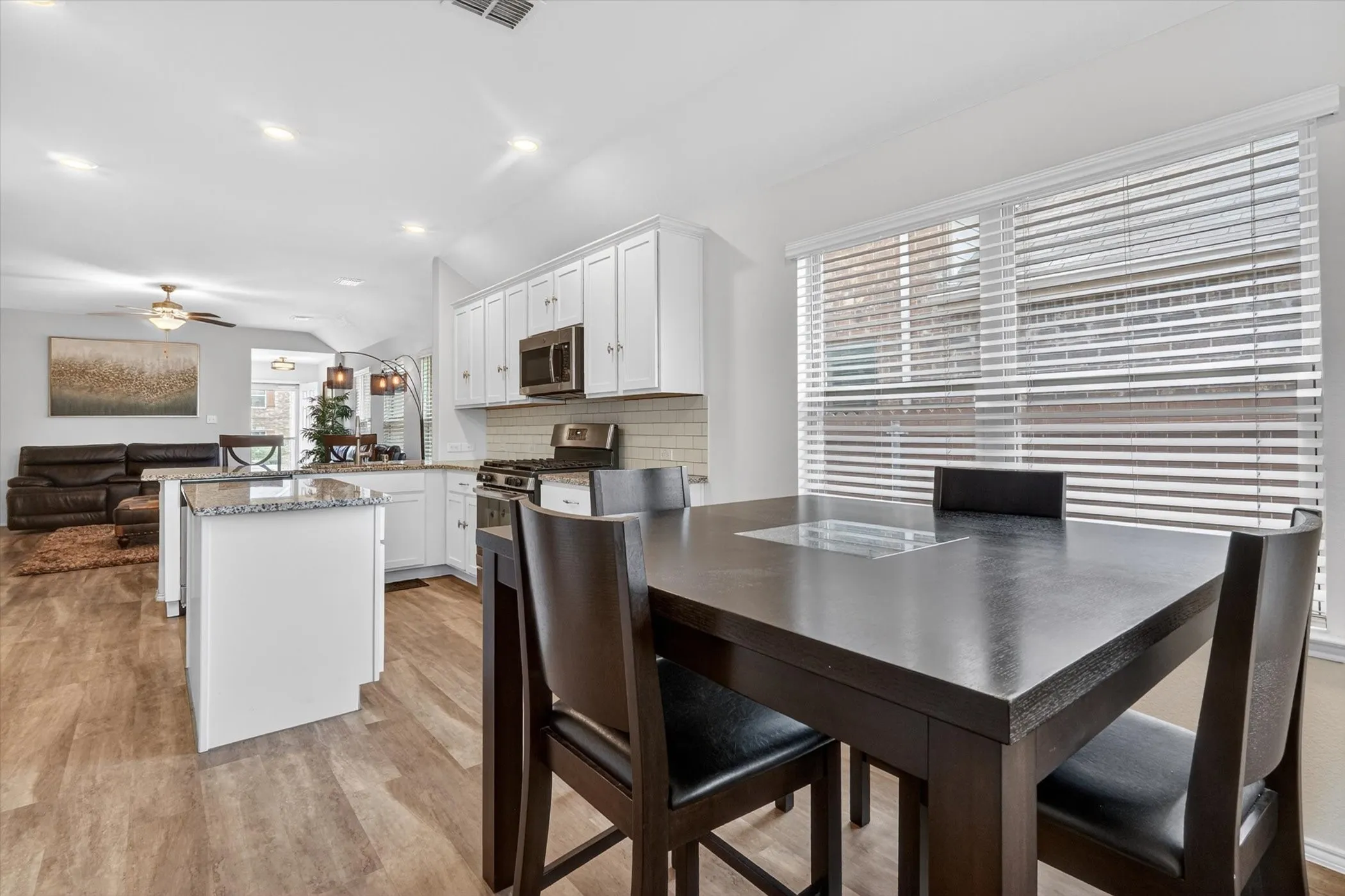Single Family Residence For Sale in Kaufman County , 4027 Bighorn Drive, Heartland, Texas 75126, 3 Bedroom, 2 Bathroom, 2 Garage spaces, 1,456 Sqft, built in 2019, mls#21371166, Real Estate Agent in Heartland, Homes For Sale in Kaufman county, Homes For Sale in Heartland, Realtor in Heartland Texas, Real Estate Brokerage Independent Realty Texas, Luminita Cordes Realtor