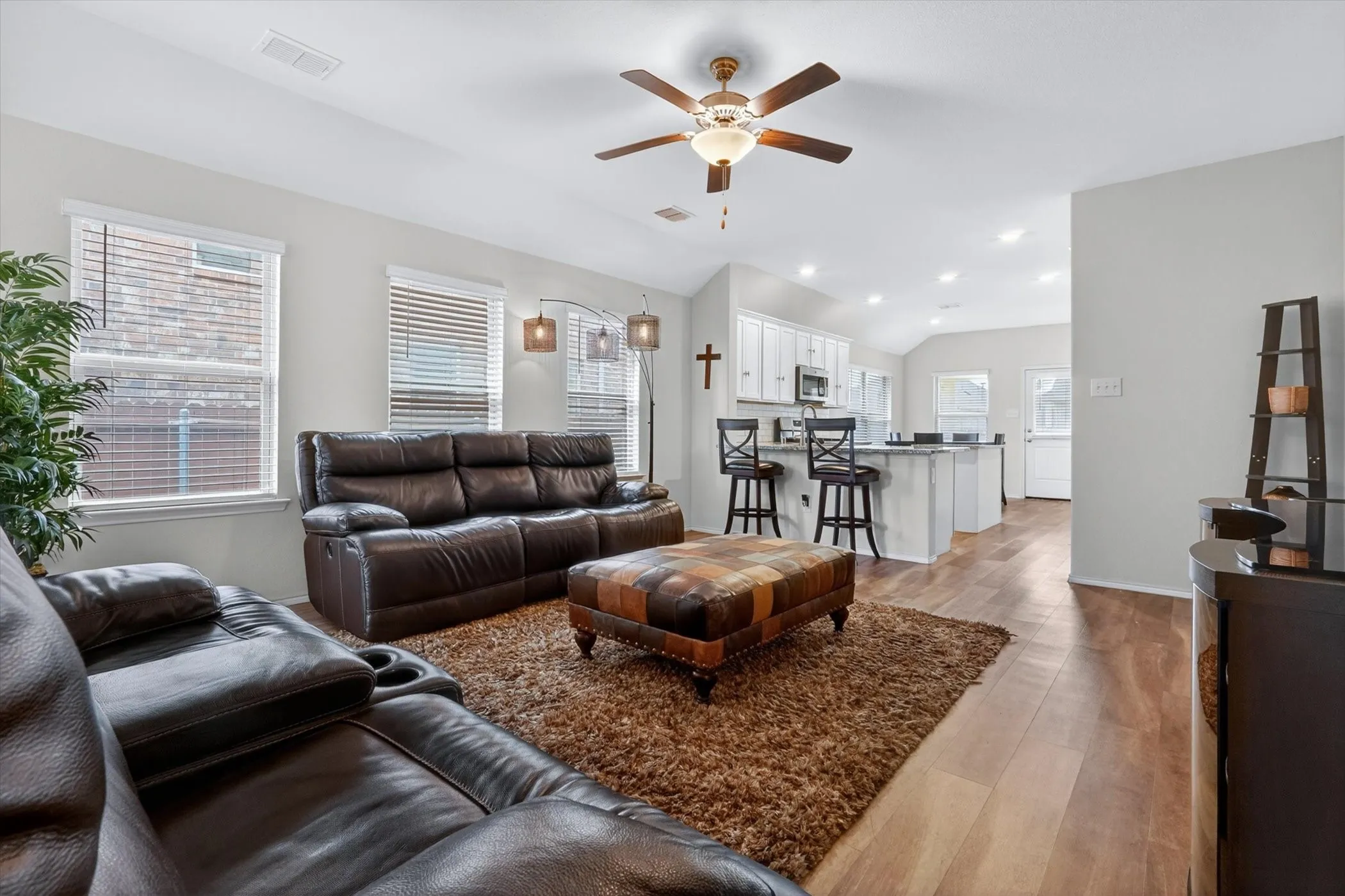 Single Family Residence For Sale in Kaufman County , 4027 Bighorn Drive, Heartland, Texas 75126, 3 Bedroom, 2 Bathroom, 2 Garage spaces, 1,456 Sqft, built in 2019, mls#21371166, Real Estate Agent in Heartland, Homes For Sale in Kaufman county, Homes For Sale in Heartland, Realtor in Heartland Texas, Real Estate Brokerage Independent Realty Texas, Luminita Cordes Realtor