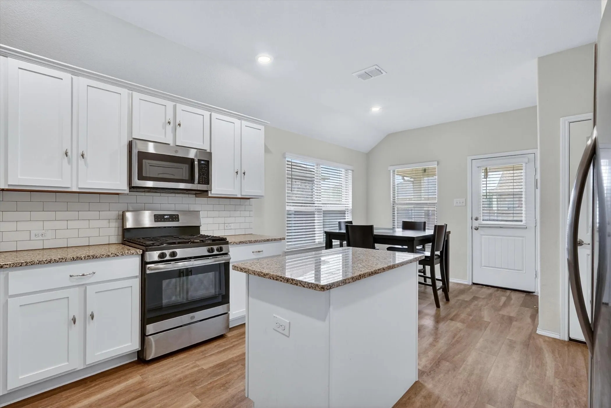 Single Family Residence For Sale in Kaufman County , 4027 Bighorn Drive, Heartland, Texas 75126, 3 Bedroom, 2 Bathroom, 2 Garage spaces, 1,456 Sqft, built in 2019, mls#21371166, Real Estate Agent in Heartland, Homes For Sale in Kaufman county, Homes For Sale in Heartland, Realtor in Heartland Texas, Real Estate Brokerage Independent Realty Texas, Luminita Cordes Realtor