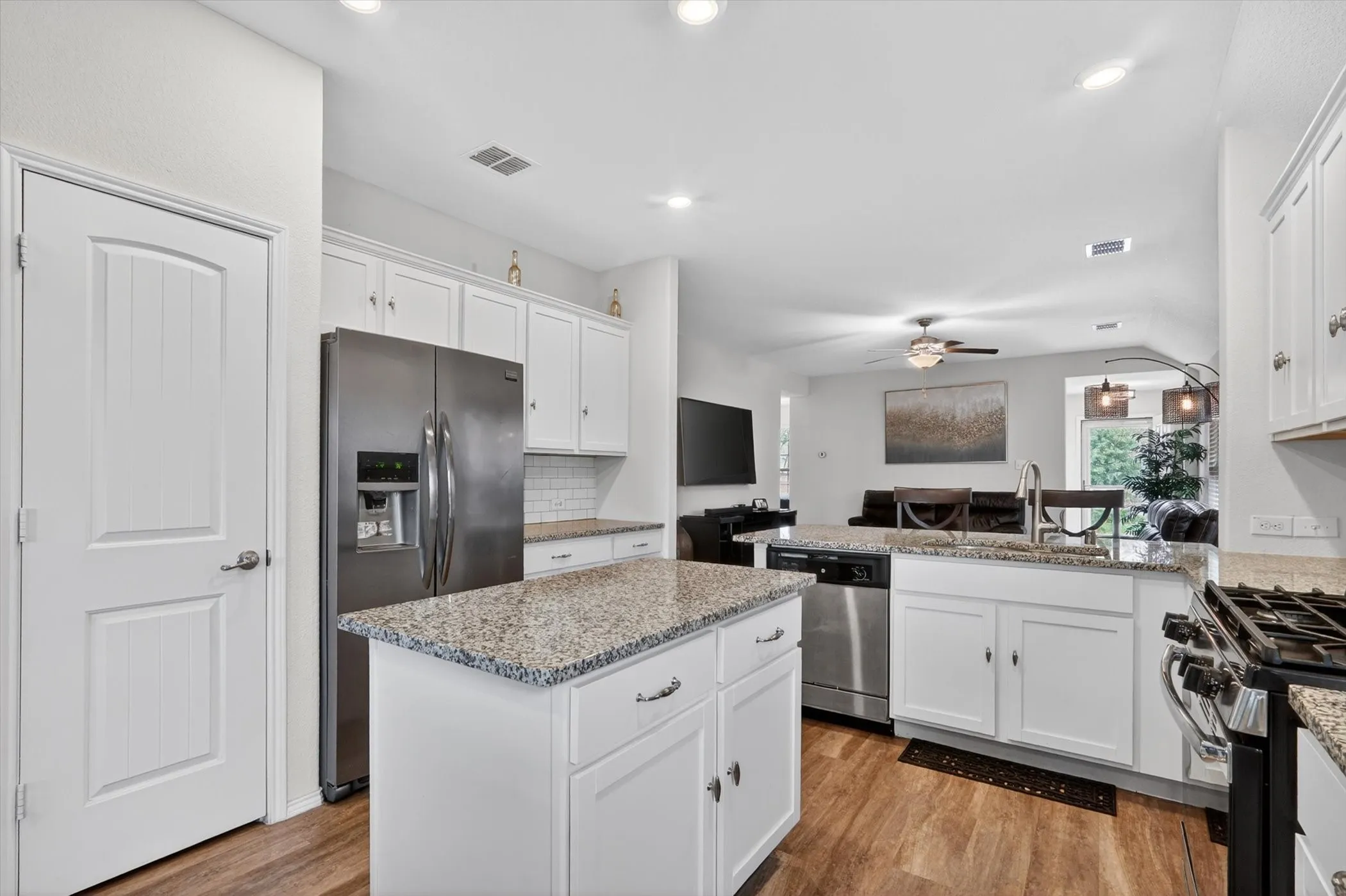 Single Family Residence For Sale in Kaufman County , 4027 Bighorn Drive, Heartland, Texas 75126, 3 Bedroom, 2 Bathroom, 2 Garage spaces, 1,456 Sqft, built in 2019, mls#21371166, Real Estate Agent in Heartland, Homes For Sale in Kaufman county, Homes For Sale in Heartland, Realtor in Heartland Texas, Real Estate Brokerage Independent Realty Texas, Luminita Cordes Realtor