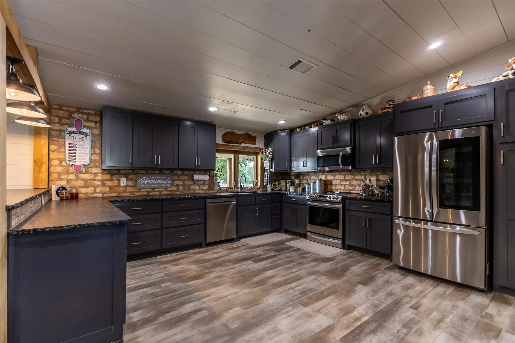 Apartment For Sale in Erath County , 24183-B S US 281, Hico, Texas 76457, 4 Bedroom, 3 Bathroom, Garage spaces, 2,160 Sqft, built in 1999, mls#21367060, Real Estate Agent in Hico, Homes For Sale in Erath county, Homes For Sale in Hico, Realtor in Hico Texas, Real Estate Brokerage Independent Realty Texas, Luminita Cordes Realtor