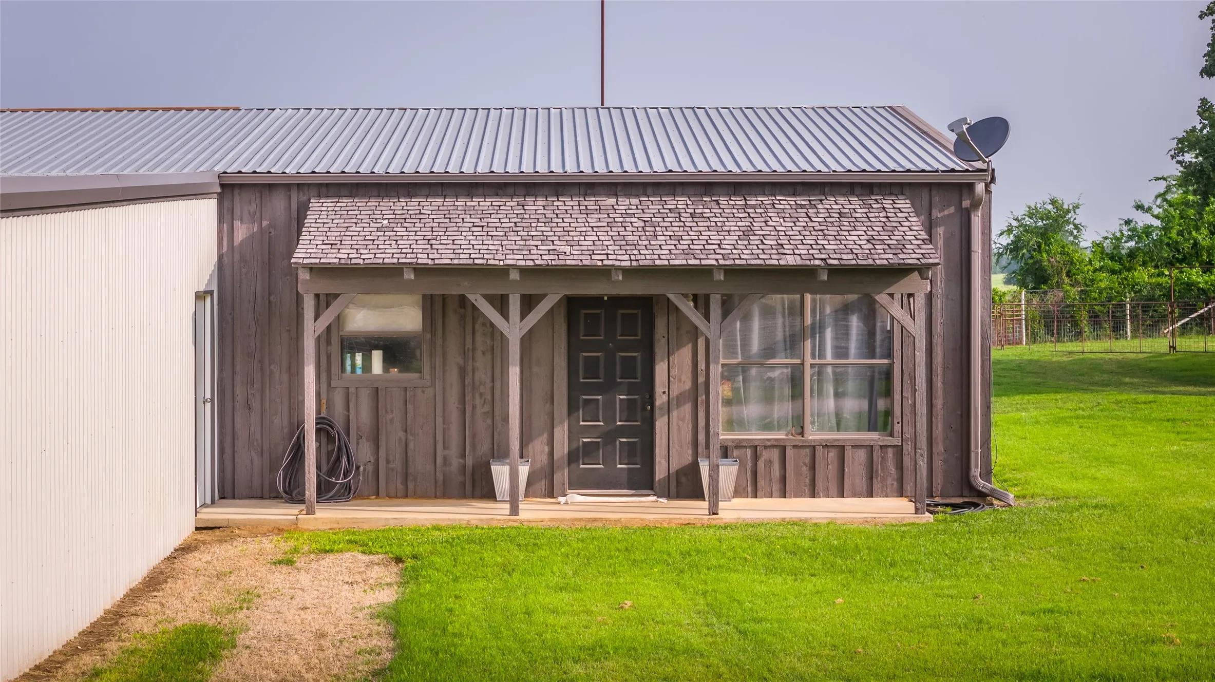 Apartment For Sale in Erath County , 24183-B S US 281, Hico, Texas 76457, 4 Bedroom, 3 Bathroom, Garage spaces, 2,160 Sqft, built in 1999, mls#21367060, Real Estate Agent in Hico, Homes For Sale in Erath county, Homes For Sale in Hico, Realtor in Hico Texas, Real Estate Brokerage Independent Realty Texas, Luminita Cordes Realtor