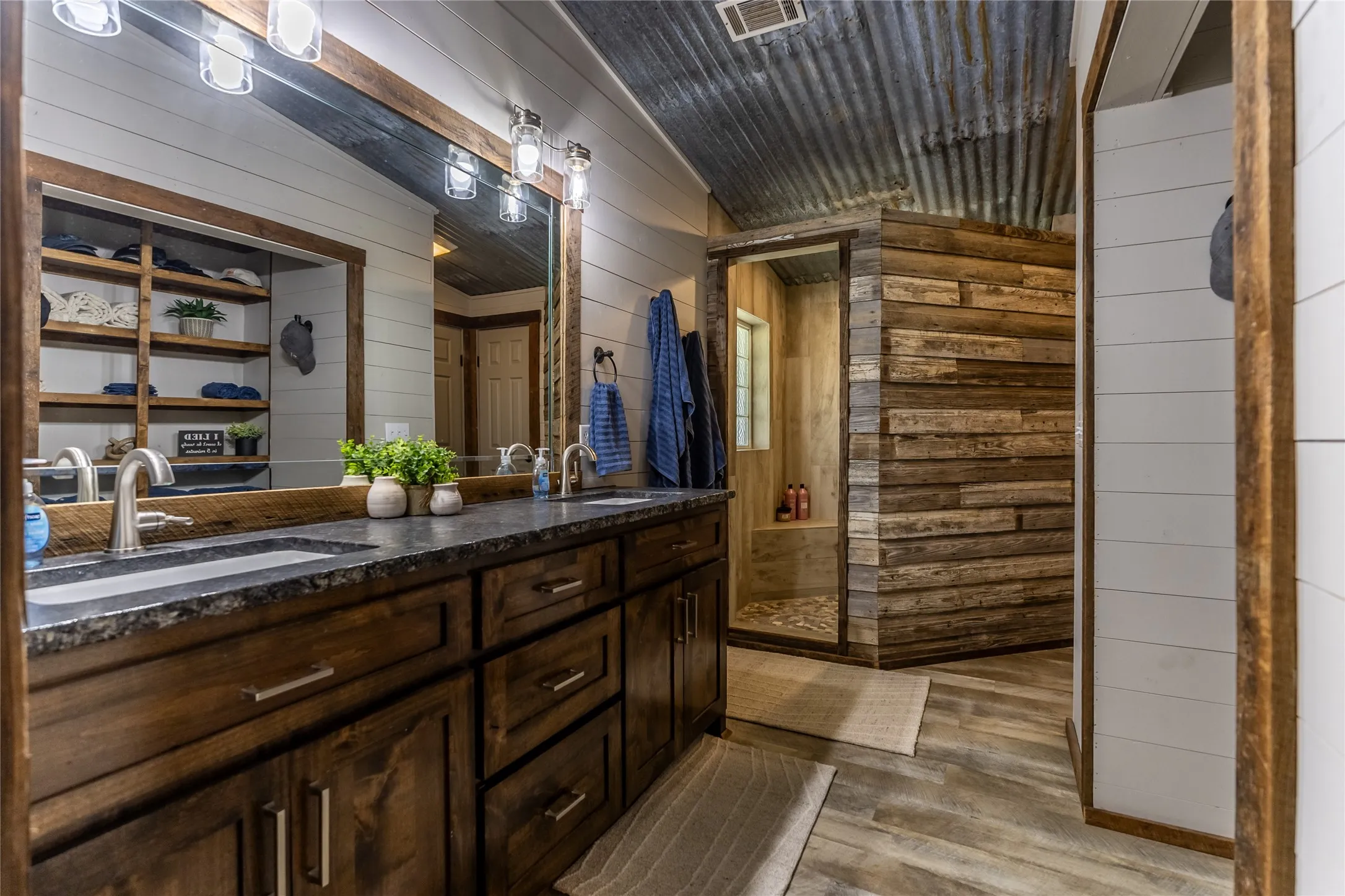Apartment For Sale in Erath County , 24183-B S US 281, Hico, Texas 76457, 4 Bedroom, 3 Bathroom, Garage spaces, 2,160 Sqft, built in 1999, mls#21367060, Real Estate Agent in Hico, Homes For Sale in Erath county, Homes For Sale in Hico, Realtor in Hico Texas, Real Estate Brokerage Independent Realty Texas, Luminita Cordes Realtor