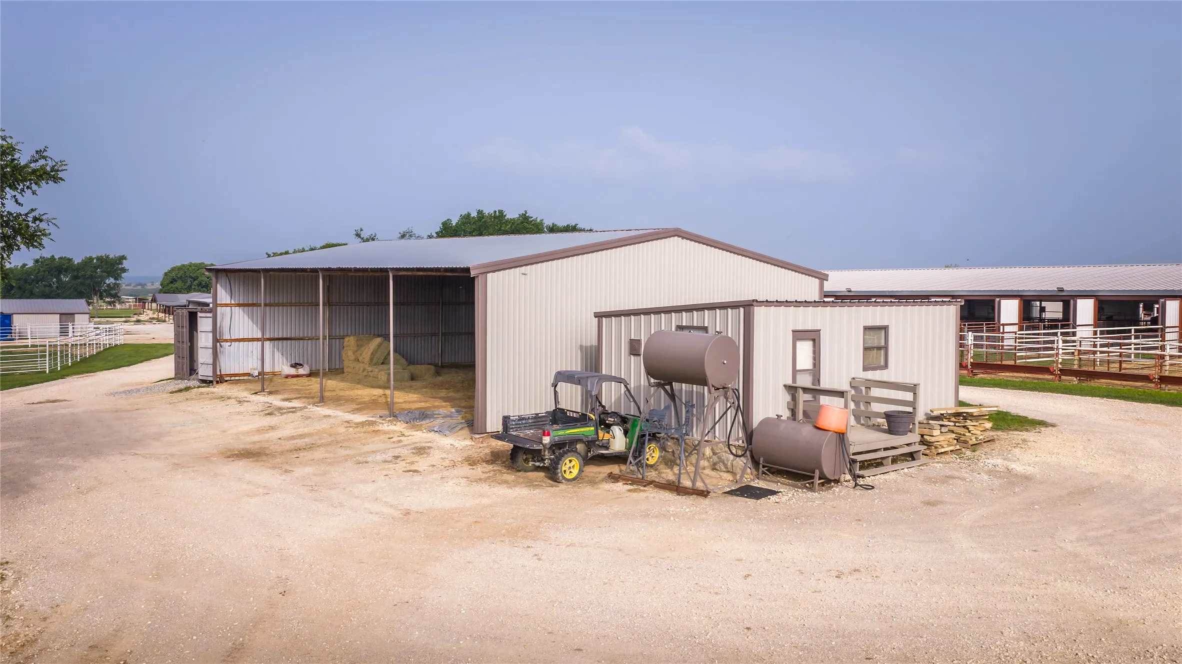 Apartment For Sale in Erath County , 24183-B S US 281, Hico, Texas 76457, 4 Bedroom, 3 Bathroom, Garage spaces, 2,160 Sqft, built in 1999, mls#21367060, Real Estate Agent in Hico, Homes For Sale in Erath county, Homes For Sale in Hico, Realtor in Hico Texas, Real Estate Brokerage Independent Realty Texas, Luminita Cordes Realtor