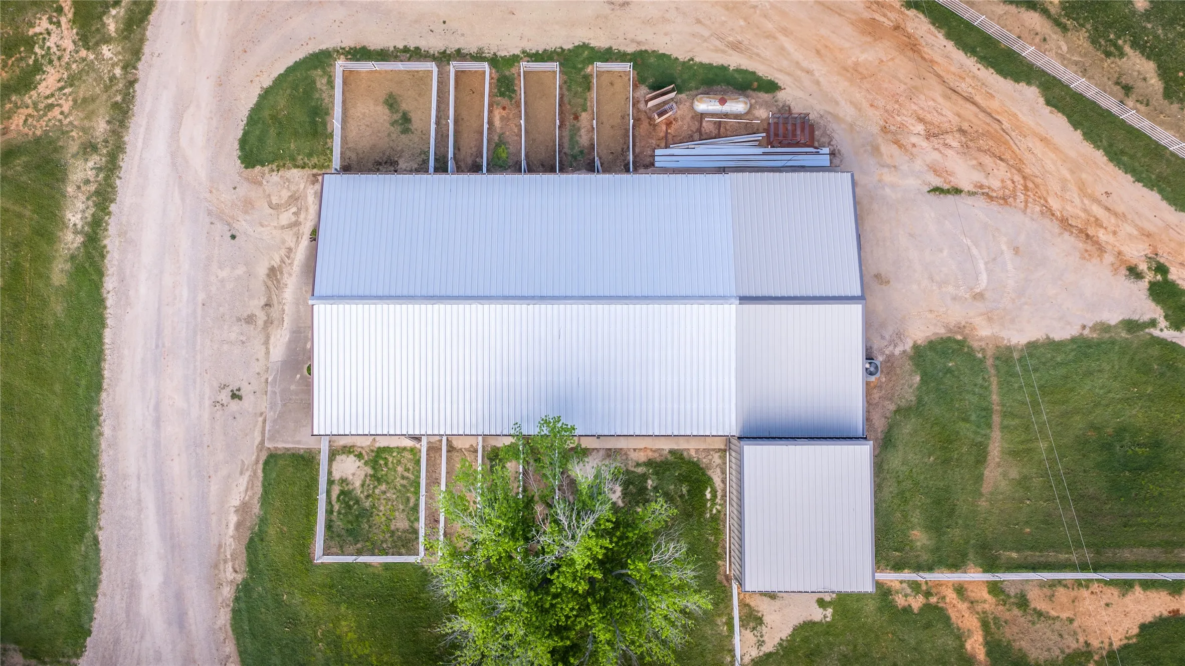 Apartment For Sale in Erath County , 24183-B S US 281, Hico, Texas 76457, 4 Bedroom, 3 Bathroom, Garage spaces, 2,160 Sqft, built in 1999, mls#21367060, Real Estate Agent in Hico, Homes For Sale in Erath county, Homes For Sale in Hico, Realtor in Hico Texas, Real Estate Brokerage Independent Realty Texas, Luminita Cordes Realtor