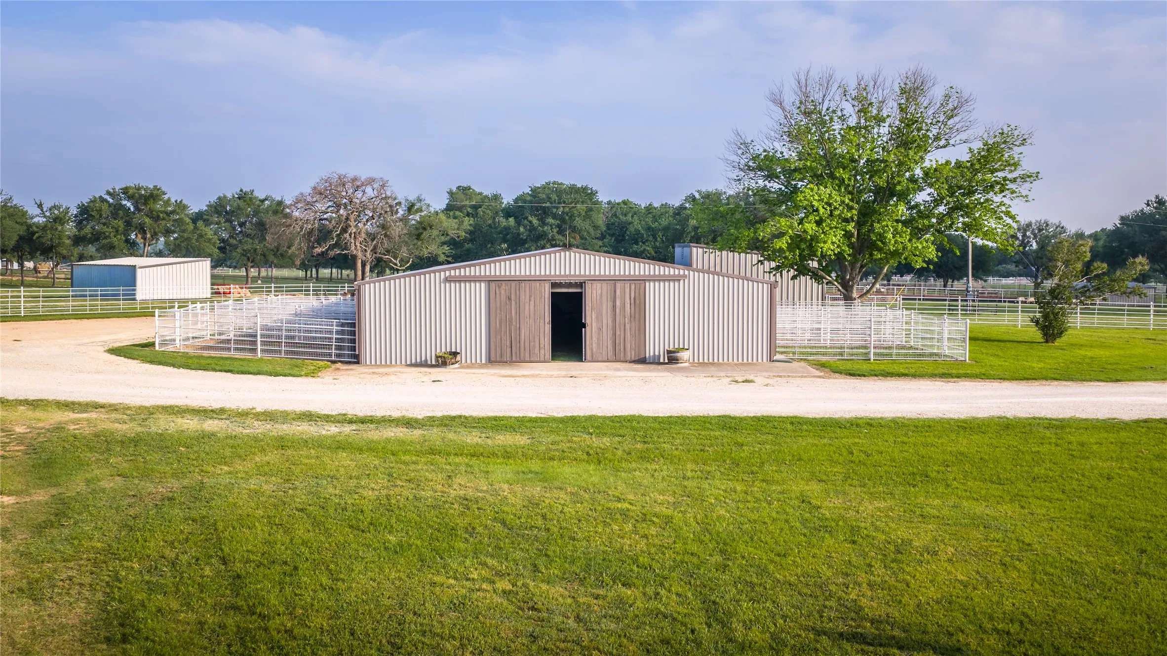Apartment For Sale in Erath County , 24183-B S US 281, Hico, Texas 76457, 4 Bedroom, 3 Bathroom, Garage spaces, 2,160 Sqft, built in 1999, mls#21367060, Real Estate Agent in Hico, Homes For Sale in Erath county, Homes For Sale in Hico, Realtor in Hico Texas, Real Estate Brokerage Independent Realty Texas, Luminita Cordes Realtor