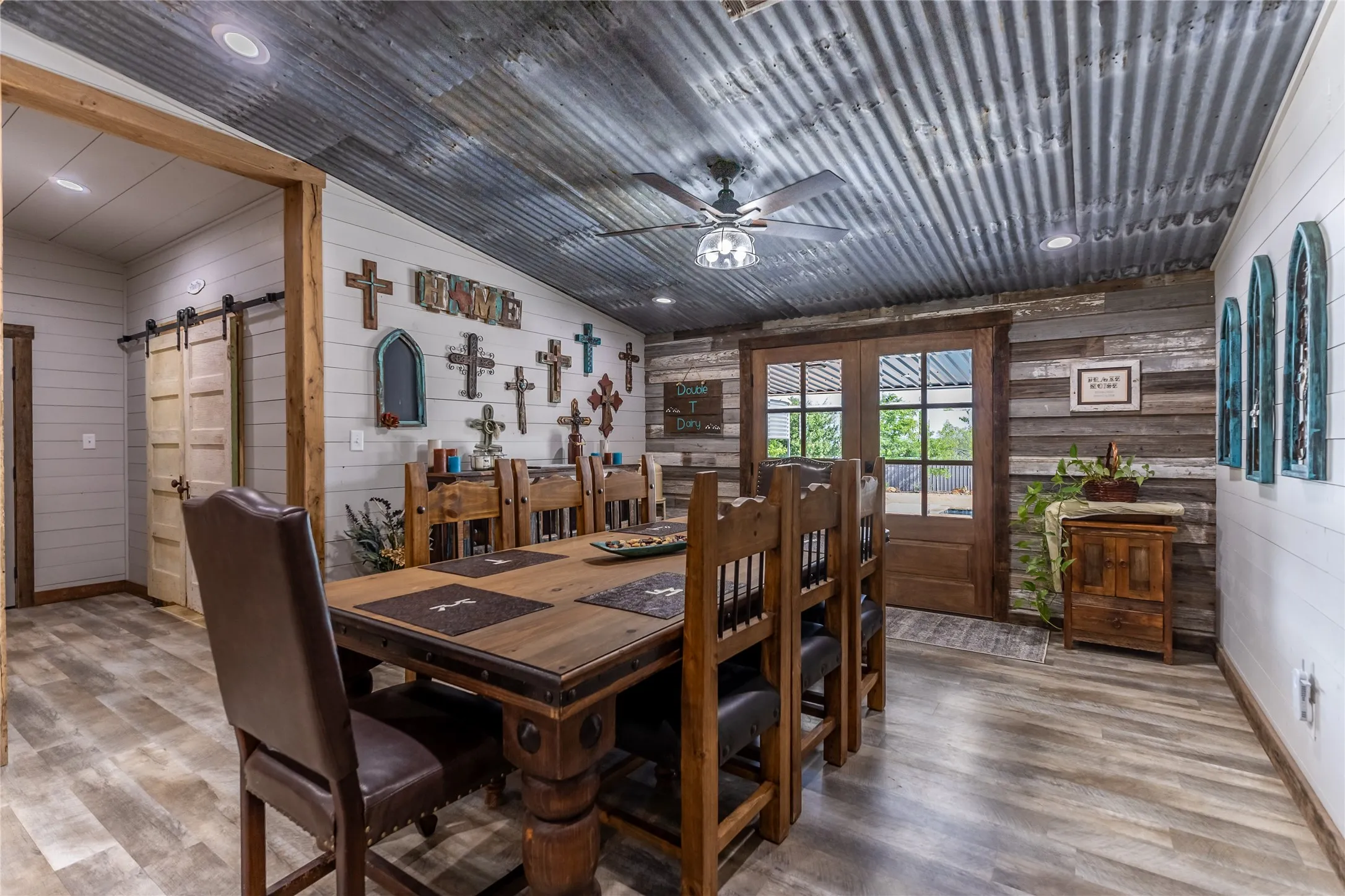 Apartment For Sale in Erath County , 24183-B S US 281, Hico, Texas 76457, 4 Bedroom, 3 Bathroom, Garage spaces, 2,160 Sqft, built in 1999, mls#21367060, Real Estate Agent in Hico, Homes For Sale in Erath county, Homes For Sale in Hico, Realtor in Hico Texas, Real Estate Brokerage Independent Realty Texas, Luminita Cordes Realtor