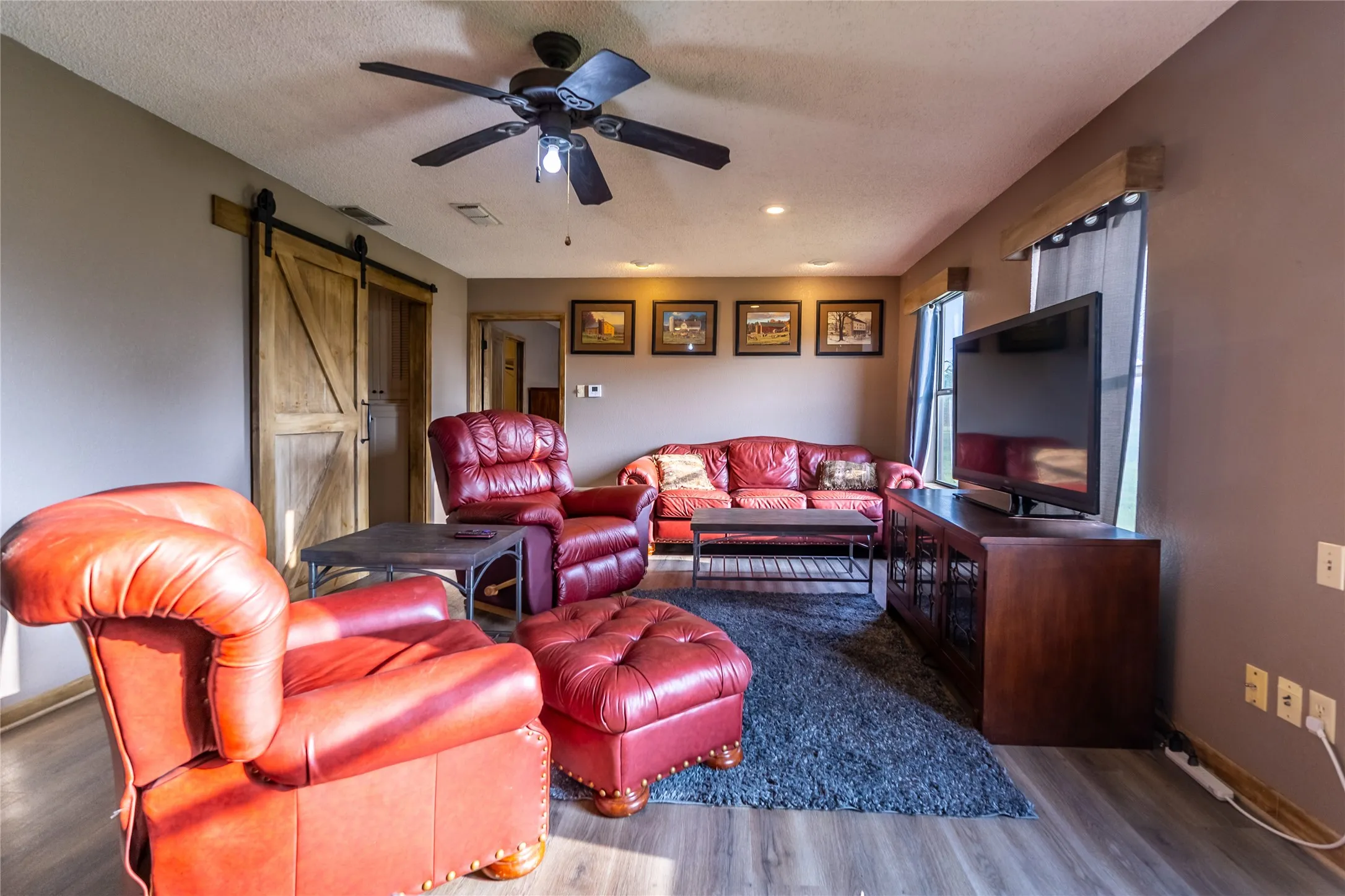 Apartment For Sale in Erath County , 24183-B S US 281, Hico, Texas 76457, 4 Bedroom, 3 Bathroom, Garage spaces, 2,160 Sqft, built in 1999, mls#21367060, Real Estate Agent in Hico, Homes For Sale in Erath county, Homes For Sale in Hico, Realtor in Hico Texas, Real Estate Brokerage Independent Realty Texas, Luminita Cordes Realtor
