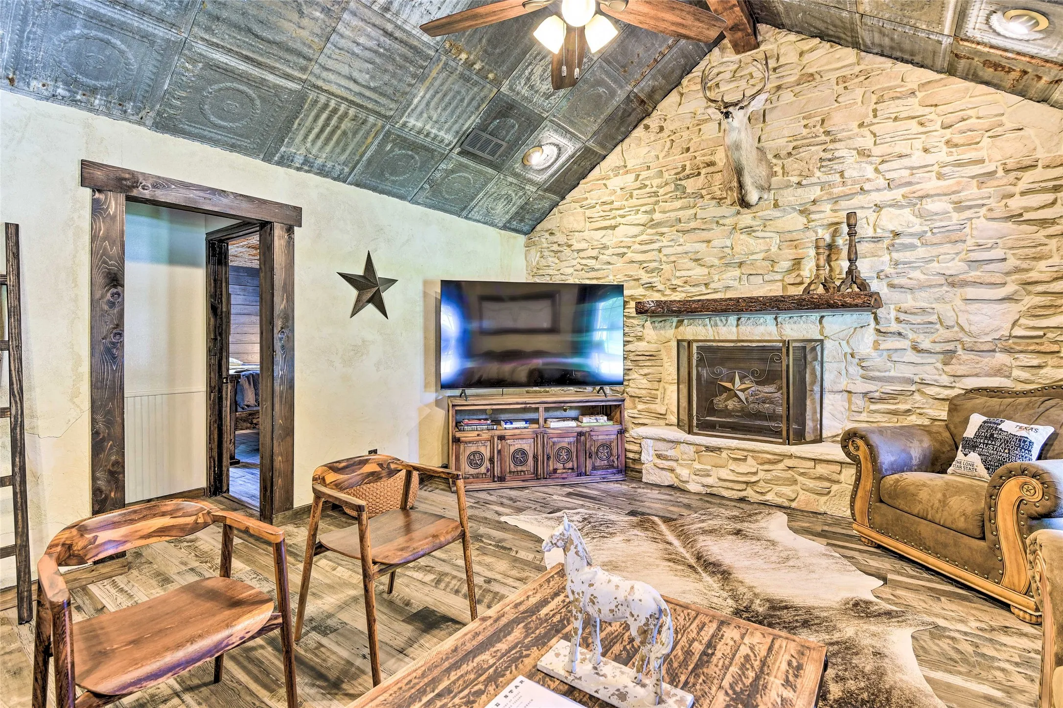 Single Family Residence For Sale in Montague County , 3112 Sunset School Road, Sunset, Texas 76270, 5 Bedroom, 6 Bathroom, Garage spaces, 4,318 Sqft, built in 1989, mls#21371129, Real Estate Agent in Sunset, Homes For Sale in Montague county, Homes For Sale in Sunset, Realtor in Sunset Texas, Real Estate Brokerage Independent Realty Texas, Luminita Cordes Realtor