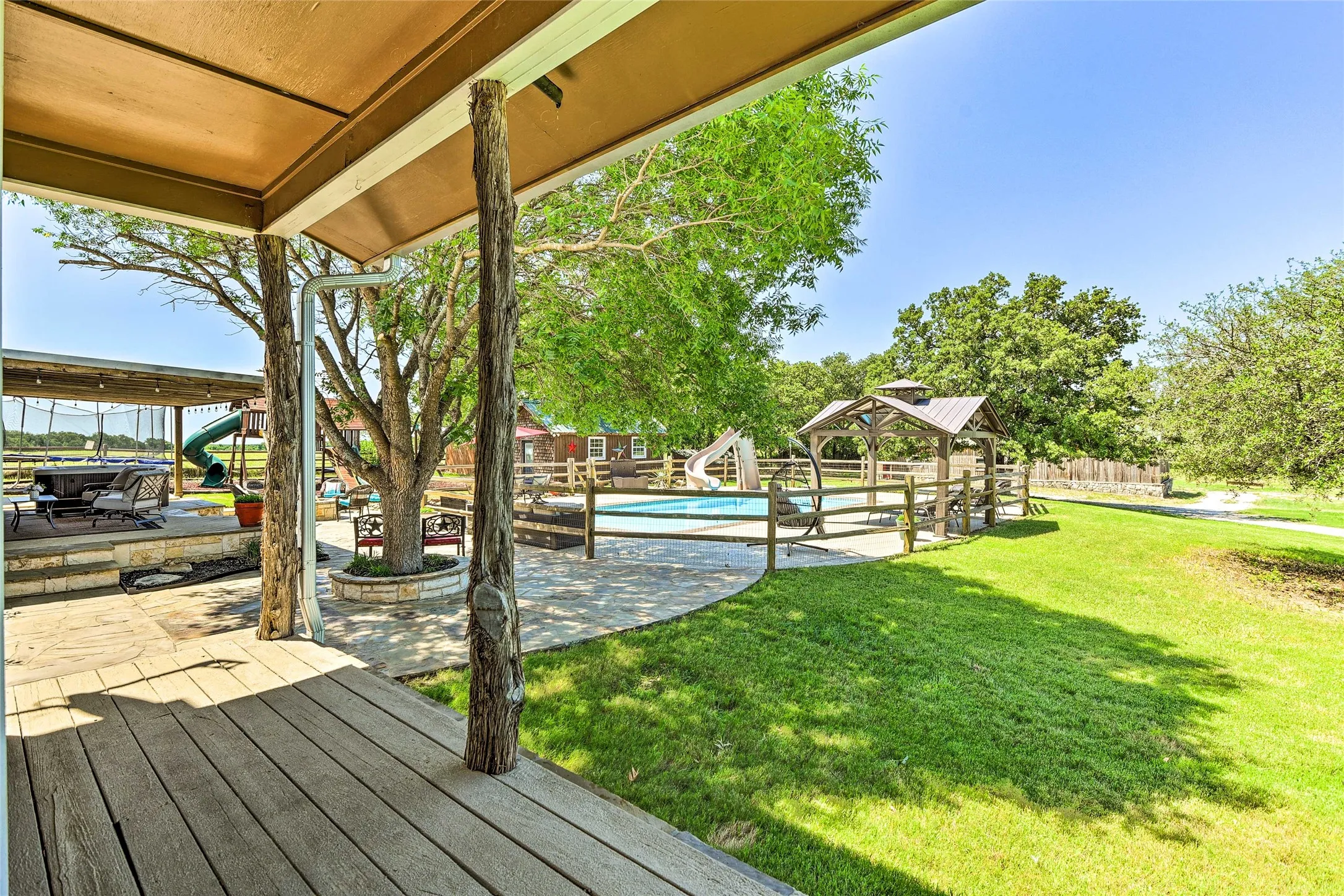 Single Family Residence For Sale in Montague County , 3112 Sunset School Road, Sunset, Texas 76270, 5 Bedroom, 6 Bathroom, Garage spaces, 4,318 Sqft, built in 1989, mls#21371129, Real Estate Agent in Sunset, Homes For Sale in Montague county, Homes For Sale in Sunset, Realtor in Sunset Texas, Real Estate Brokerage Independent Realty Texas, Luminita Cordes Realtor