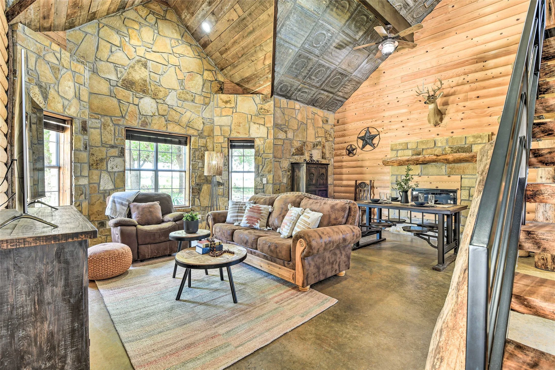 Single Family Residence For Sale in Montague County , 3112 Sunset School Road, Sunset, Texas 76270, 5 Bedroom, 6 Bathroom, Garage spaces, 4,318 Sqft, built in 1989, mls#21371129, Real Estate Agent in Sunset, Homes For Sale in Montague county, Homes For Sale in Sunset, Realtor in Sunset Texas, Real Estate Brokerage Independent Realty Texas, Luminita Cordes Realtor