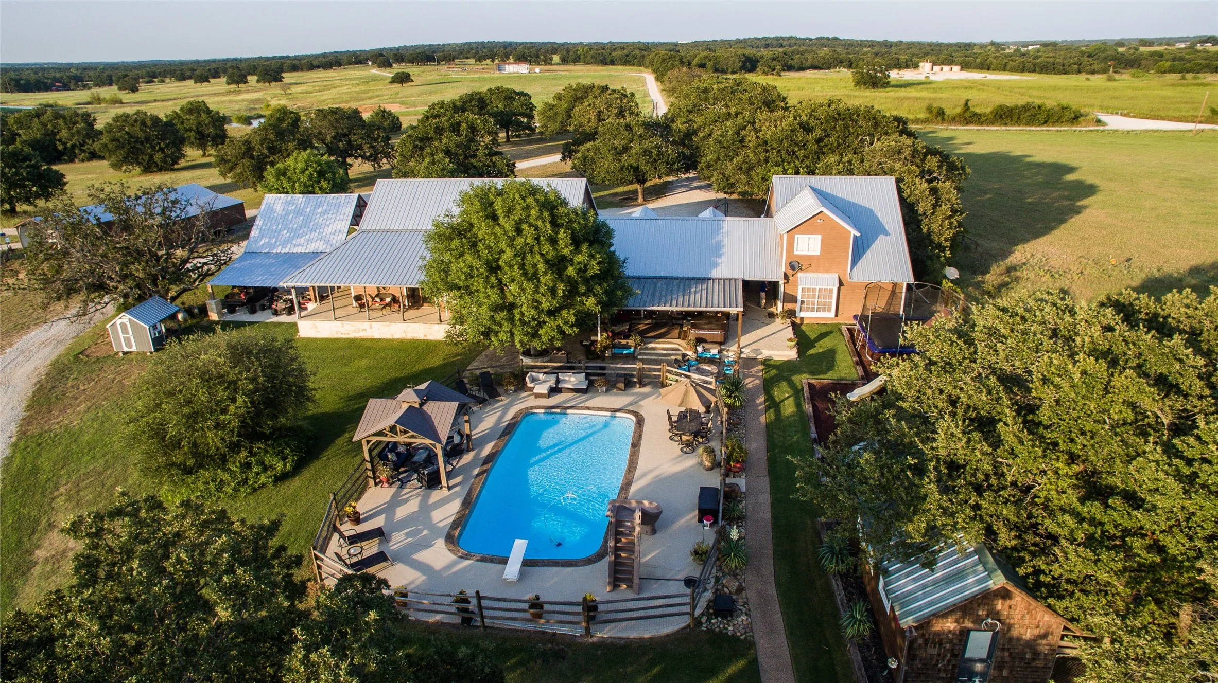 Single Family Residence For Sale in Montague County , 3112 Sunset School Road, Sunset, Texas 76270, 5 Bedroom, 6 Bathroom, Garage spaces, 4,318 Sqft, built in 1989, mls#21371129, Real Estate Agent in Sunset, Homes For Sale in Montague county, Homes For Sale in Sunset, Realtor in Sunset Texas, Real Estate Brokerage Independent Realty Texas, Luminita Cordes Realtor