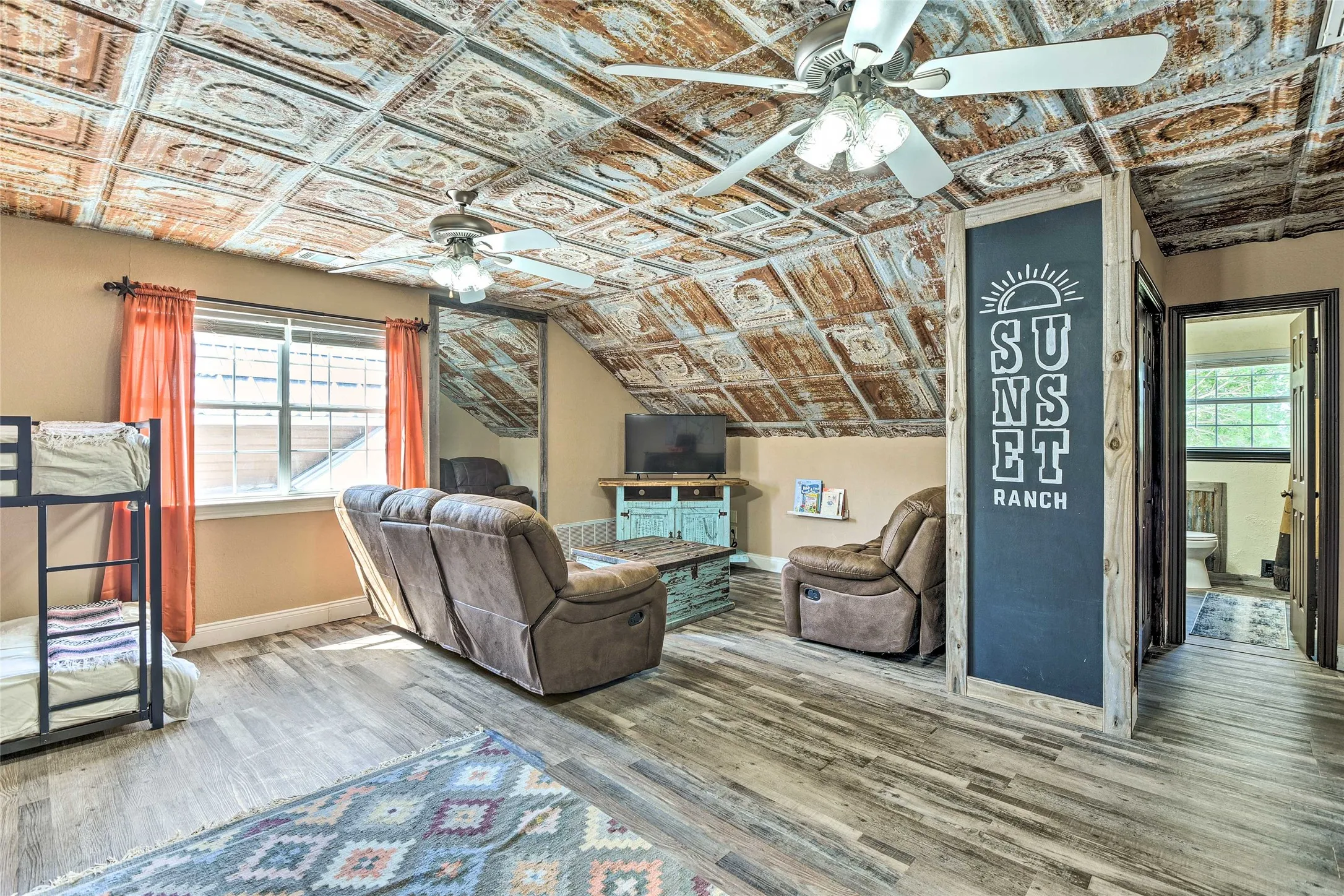 Single Family Residence For Sale in Montague County , 3112 Sunset School Road, Sunset, Texas 76270, 5 Bedroom, 6 Bathroom, Garage spaces, 4,318 Sqft, built in 1989, mls#21371129, Real Estate Agent in Sunset, Homes For Sale in Montague county, Homes For Sale in Sunset, Realtor in Sunset Texas, Real Estate Brokerage Independent Realty Texas, Luminita Cordes Realtor