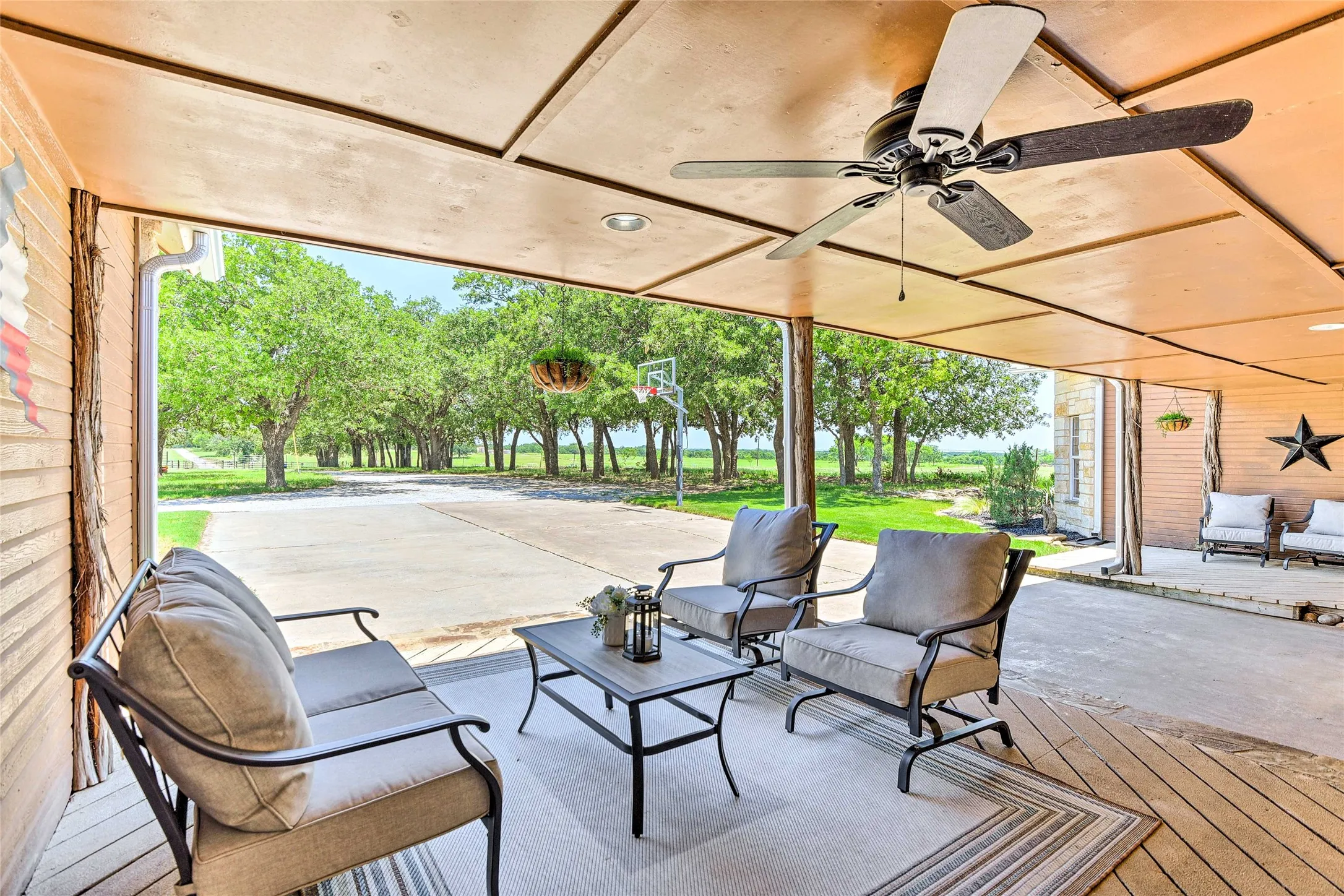 Single Family Residence For Sale in Montague County , 3112 Sunset School Road, Sunset, Texas 76270, 5 Bedroom, 6 Bathroom, Garage spaces, 4,318 Sqft, built in 1989, mls#21371129, Real Estate Agent in Sunset, Homes For Sale in Montague county, Homes For Sale in Sunset, Realtor in Sunset Texas, Real Estate Brokerage Independent Realty Texas, Luminita Cordes Realtor