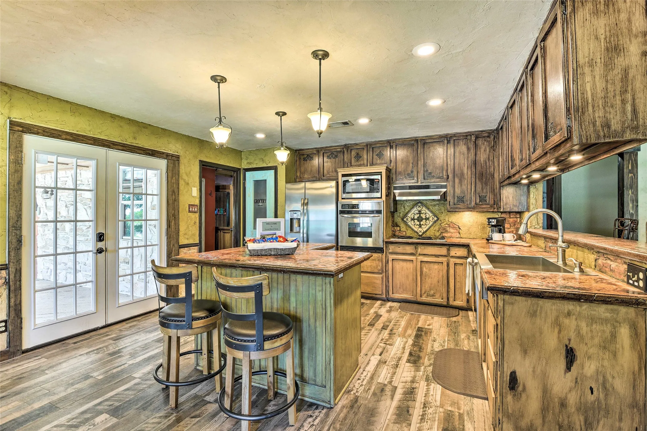 Single Family Residence For Sale in Montague County , 3112 Sunset School Road, Sunset, Texas 76270, 5 Bedroom, 6 Bathroom, Garage spaces, 4,318 Sqft, built in 1989, mls#21371129, Real Estate Agent in Sunset, Homes For Sale in Montague county, Homes For Sale in Sunset, Realtor in Sunset Texas, Real Estate Brokerage Independent Realty Texas, Luminita Cordes Realtor