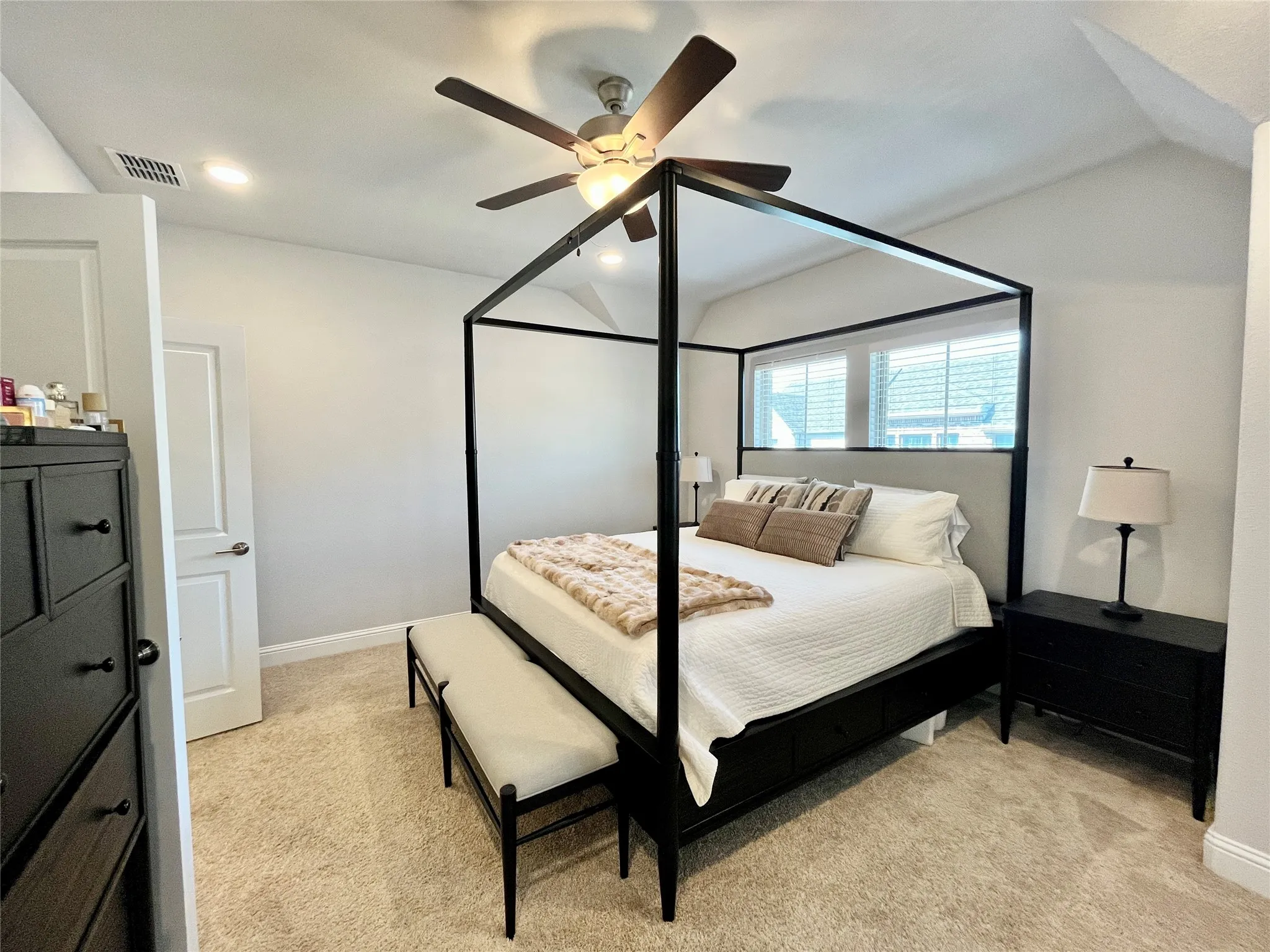 Townhouse For Rent in Tarrant County , 131 Peach Orchard Lane, Euless, Texas 76040, 3 Bedroom, 4 Bathroom, 2 Garage spaces, 1,948 Sqft, built in 2020, mls#21371168, Real Estate Agent in Euless, Homes For Rent in Tarrant county, Homes For Rent in Euless, Realtor in Euless Texas, Real Estate Brokerage Independent Realty Texas, Luminita Cordes Realtor