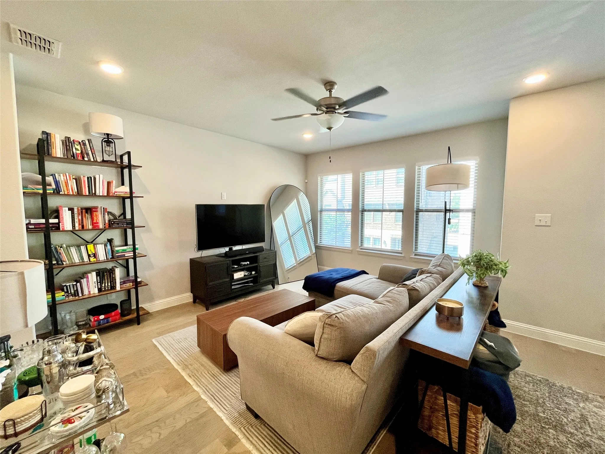 Townhouse For Rent in Tarrant County , 131 Peach Orchard Lane, Euless, Texas 76040, 3 Bedroom, 4 Bathroom, 2 Garage spaces, 1,948 Sqft, built in 2020, mls#21371168, Real Estate Agent in Euless, Homes For Rent in Tarrant county, Homes For Rent in Euless, Realtor in Euless Texas, Real Estate Brokerage Independent Realty Texas, Luminita Cordes Realtor