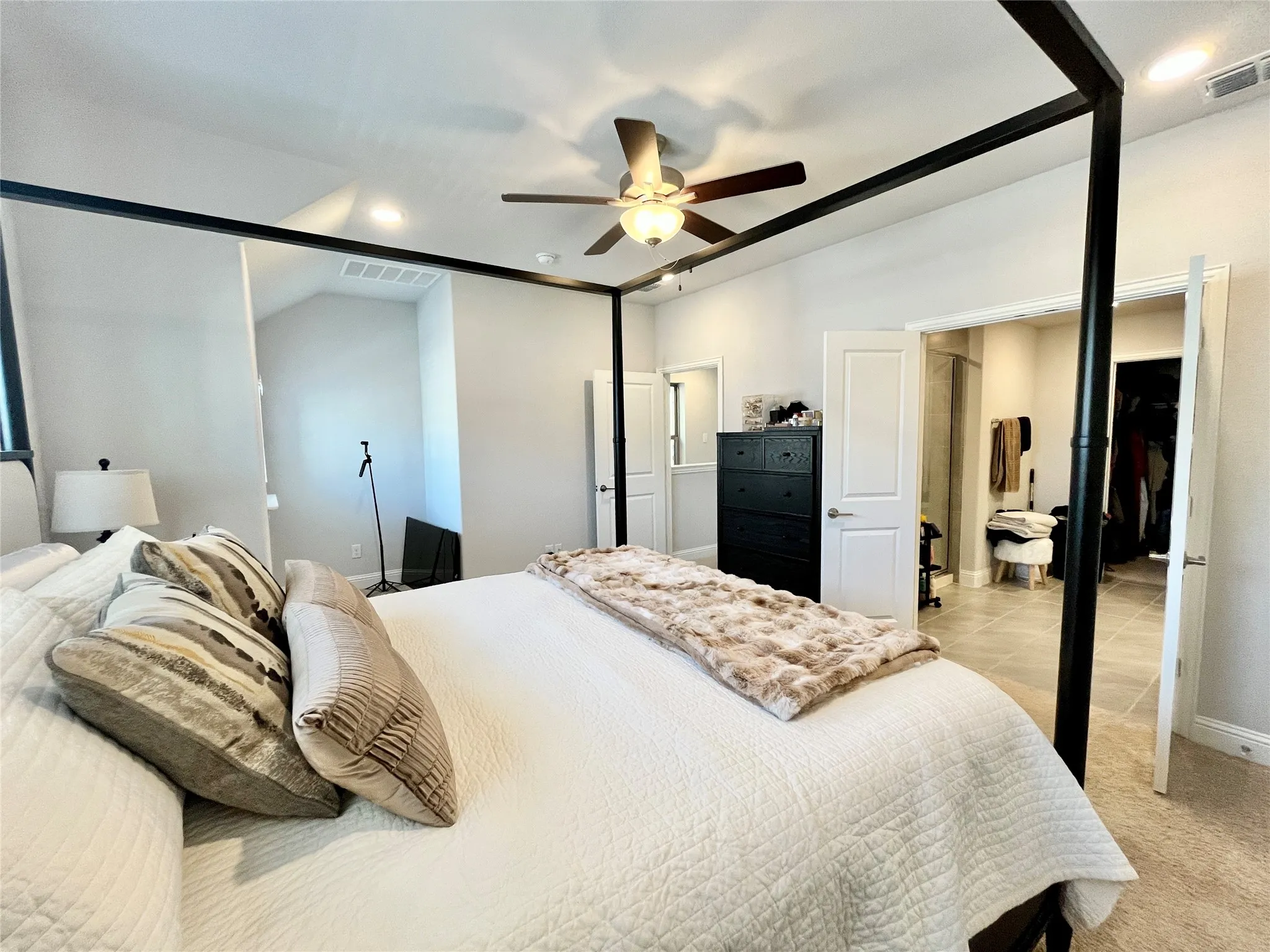 Townhouse For Rent in Tarrant County , 131 Peach Orchard Lane, Euless, Texas 76040, 3 Bedroom, 4 Bathroom, 2 Garage spaces, 1,948 Sqft, built in 2020, mls#21371168, Real Estate Agent in Euless, Homes For Rent in Tarrant county, Homes For Rent in Euless, Realtor in Euless Texas, Real Estate Brokerage Independent Realty Texas, Luminita Cordes Realtor