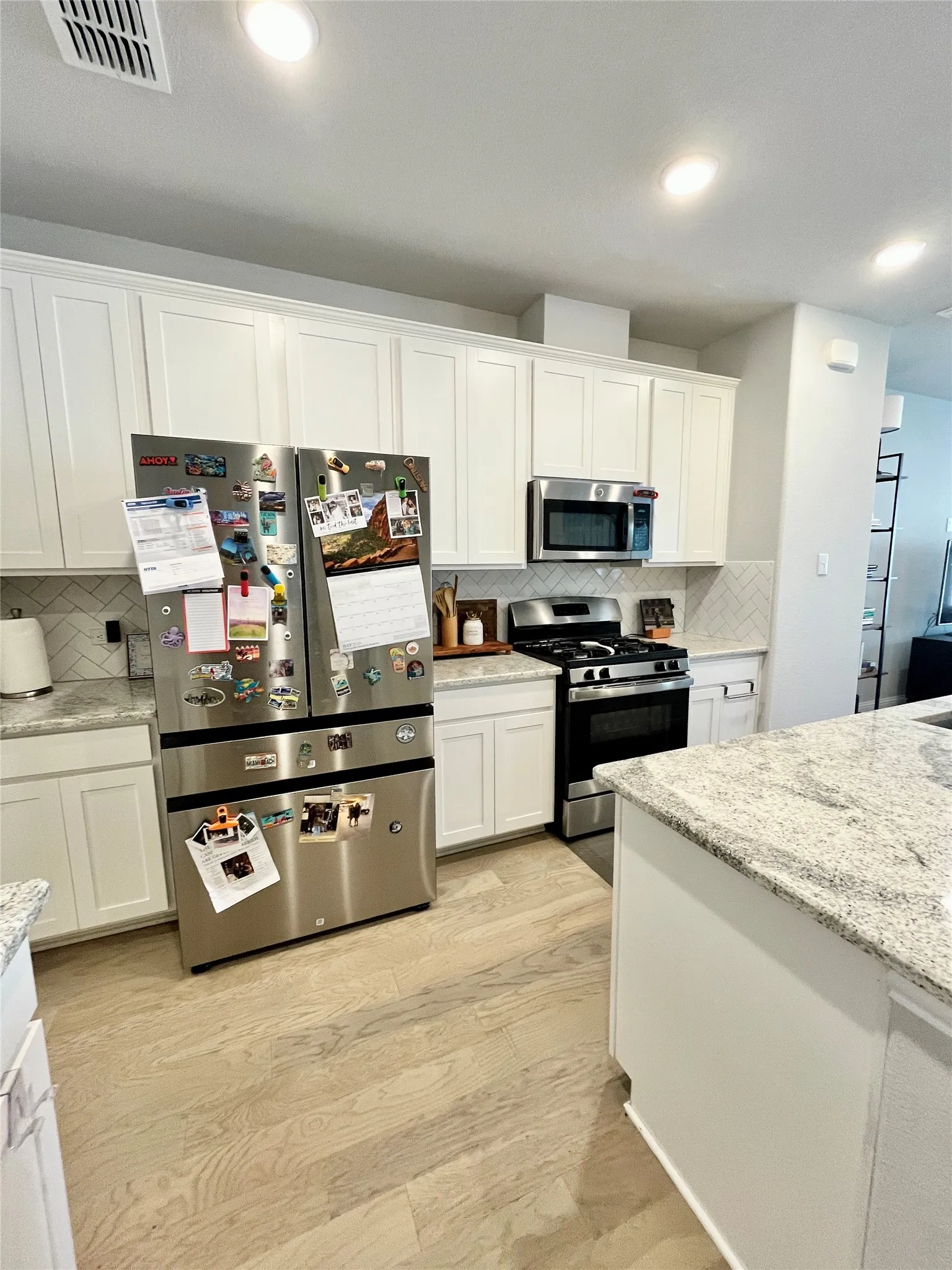 Townhouse For Rent in Tarrant County , 131 Peach Orchard Lane, Euless, Texas 76040, 3 Bedroom, 4 Bathroom, 2 Garage spaces, 1,948 Sqft, built in 2020, mls#21371168, Real Estate Agent in Euless, Homes For Rent in Tarrant county, Homes For Rent in Euless, Realtor in Euless Texas, Real Estate Brokerage Independent Realty Texas, Luminita Cordes Realtor