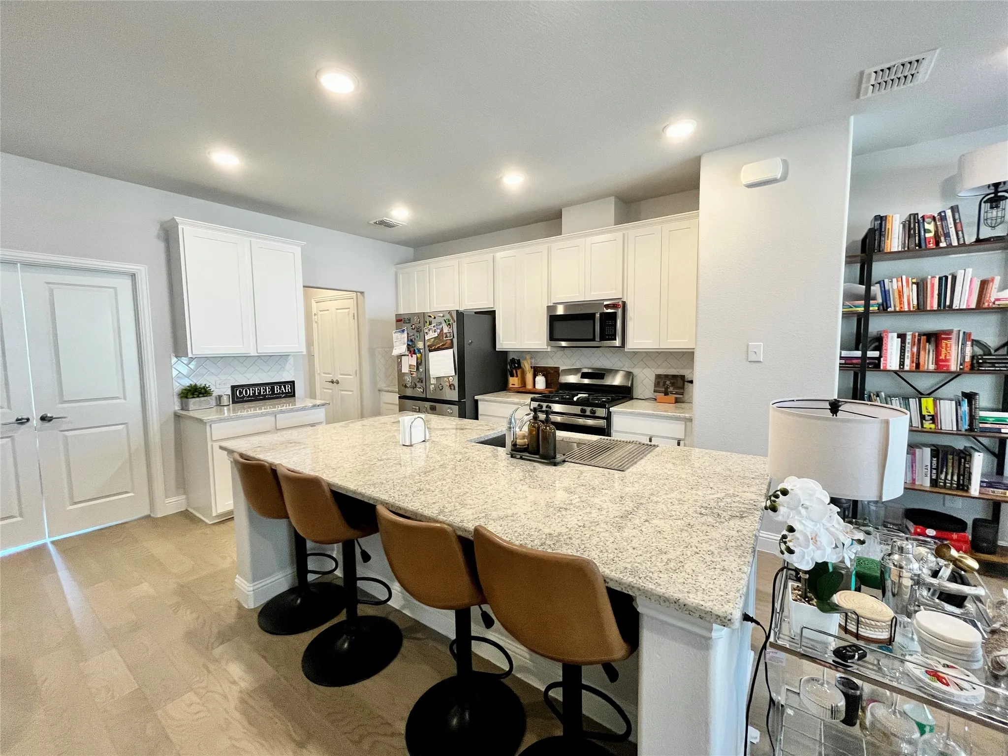 Townhouse For Rent in Tarrant County , 131 Peach Orchard Lane, Euless, Texas 76040, 3 Bedroom, 4 Bathroom, 2 Garage spaces, 1,948 Sqft, built in 2020, mls#21371168, Real Estate Agent in Euless, Homes For Rent in Tarrant county, Homes For Rent in Euless, Realtor in Euless Texas, Real Estate Brokerage Independent Realty Texas, Luminita Cordes Realtor