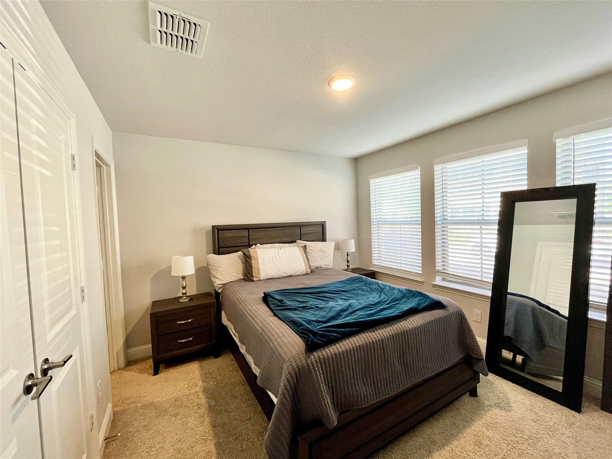 Townhouse For Rent in Tarrant County , 131 Peach Orchard Lane, Euless, Texas 76040, 3 Bedroom, 4 Bathroom, 2 Garage spaces, 1,948 Sqft, built in 2020, mls#21371168, Real Estate Agent in Euless, Homes For Rent in Tarrant county, Homes For Rent in Euless, Realtor in Euless Texas, Real Estate Brokerage Independent Realty Texas, Luminita Cordes Realtor