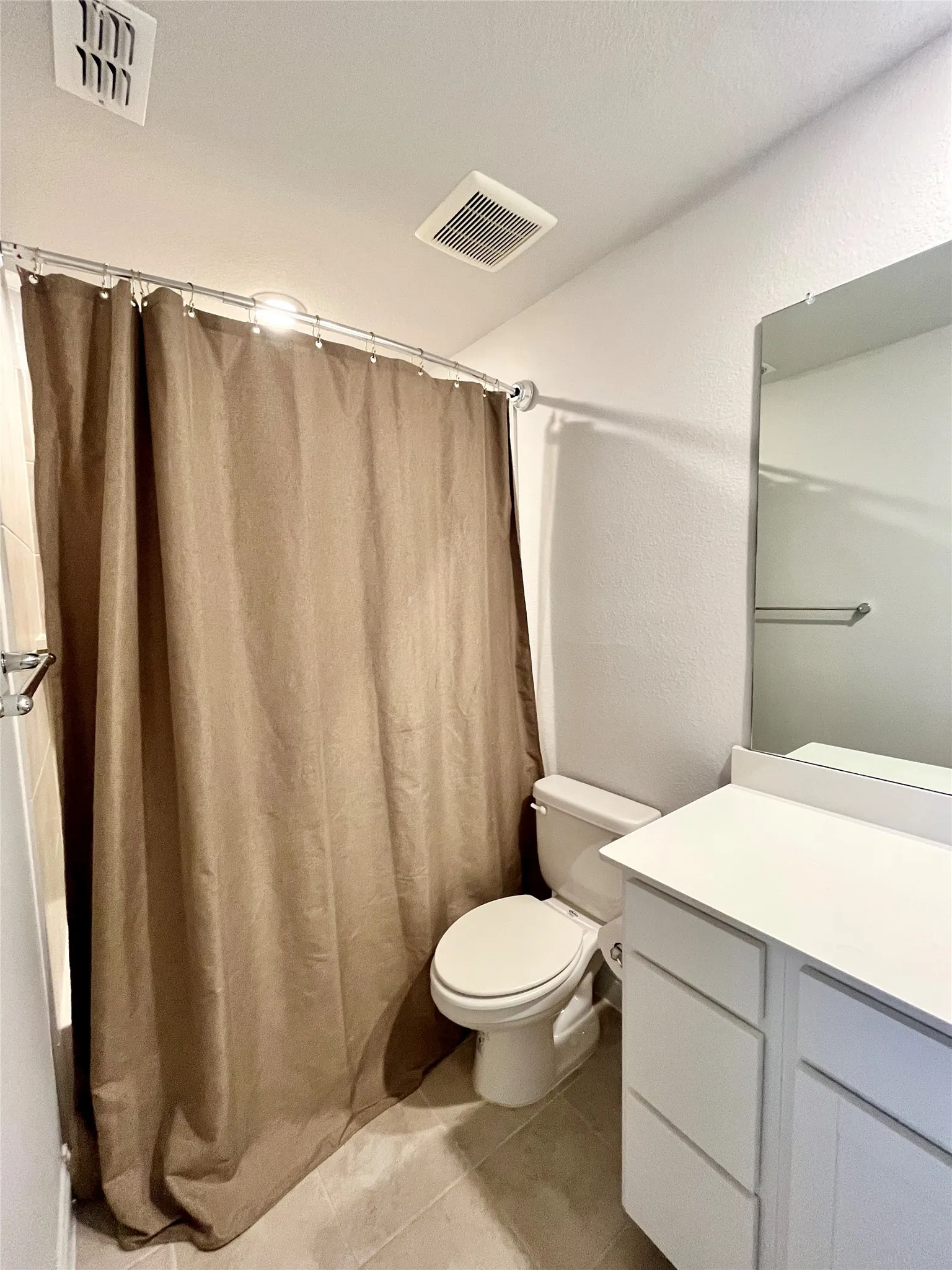 Townhouse For Rent in Tarrant County , 131 Peach Orchard Lane, Euless, Texas 76040, 3 Bedroom, 4 Bathroom, 2 Garage spaces, 1,948 Sqft, built in 2020, mls#21371168, Real Estate Agent in Euless, Homes For Rent in Tarrant county, Homes For Rent in Euless, Realtor in Euless Texas, Real Estate Brokerage Independent Realty Texas, Luminita Cordes Realtor