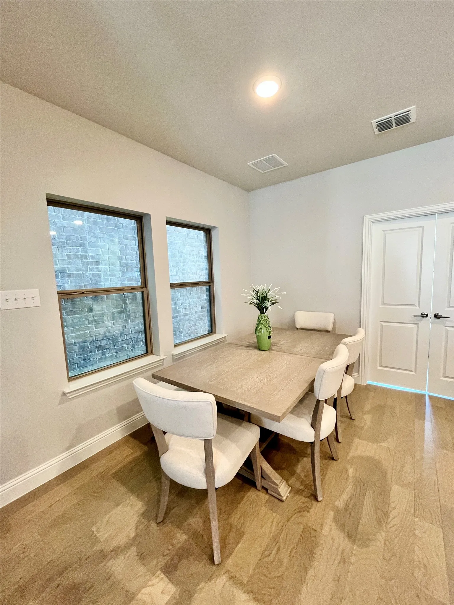 Townhouse For Rent in Tarrant County , 131 Peach Orchard Lane, Euless, Texas 76040, 3 Bedroom, 4 Bathroom, 2 Garage spaces, 1,948 Sqft, built in 2020, mls#21371168, Real Estate Agent in Euless, Homes For Rent in Tarrant county, Homes For Rent in Euless, Realtor in Euless Texas, Real Estate Brokerage Independent Realty Texas, Luminita Cordes Realtor