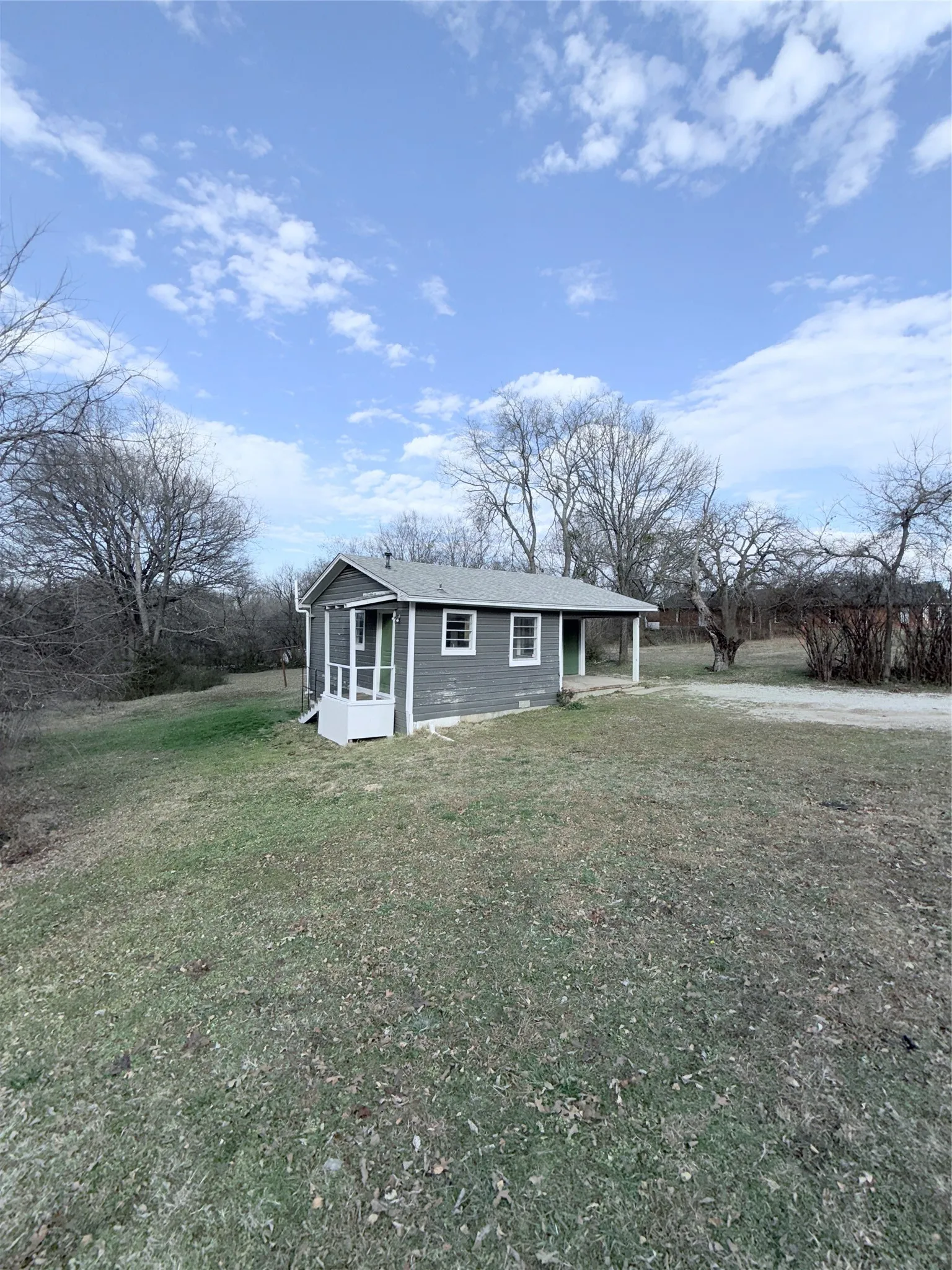 Single Family Residence For Rent in Grayson County , 505 E Shepherd Street, Denison, Texas 75021, 1 Bedroom, 1 Bathroom, Garage spaces, 548 Sqft, built in 1940, mls#21371152, Real Estate Agent in Denison, Homes For Rent in Grayson county, Homes For Rent in Denison, Realtor in Denison Texas, Real Estate Brokerage Independent Realty Texas, Luminita Cordes Realtor