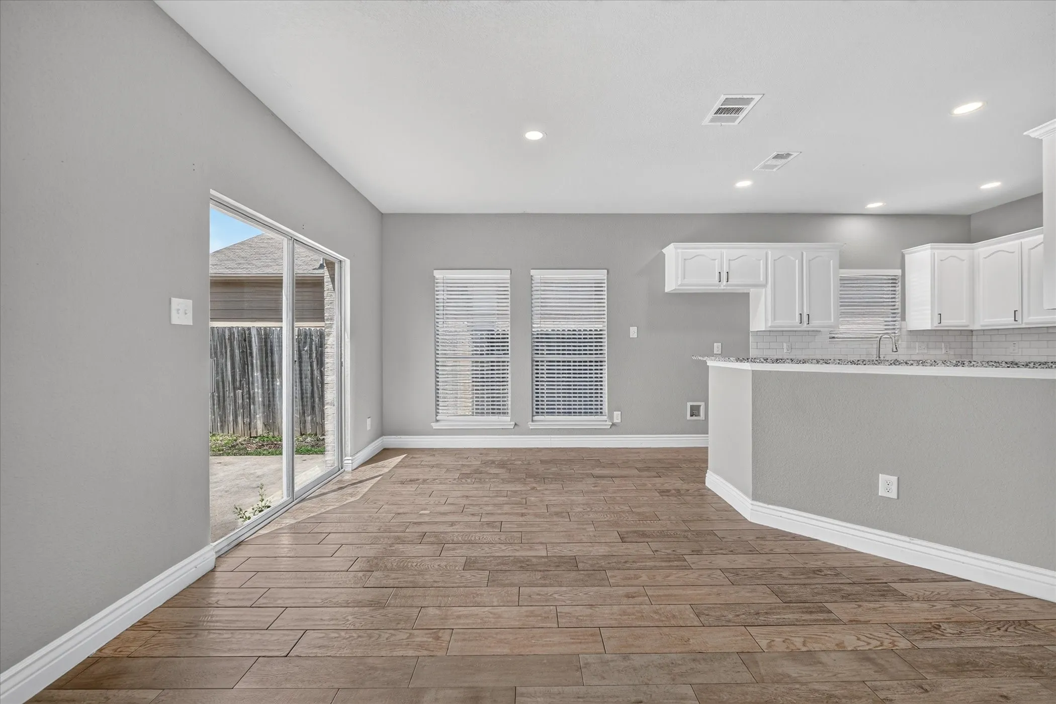 Single Family Residence For Rent in Tarrant County , 1133 Kielder Court, Fort Worth, Texas 76134, 3 Bedroom, 3 Bathroom, 2 Garage spaces, 1,774 Sqft, built in 2006, mls#21371173, Real Estate Agent in Fort Worth, Homes For Rent in Tarrant county, Homes For Rent in Fort Worth, Realtor in Fort Worth Texas, Real Estate Brokerage Independent Realty Texas, Luminita Cordes Realtor