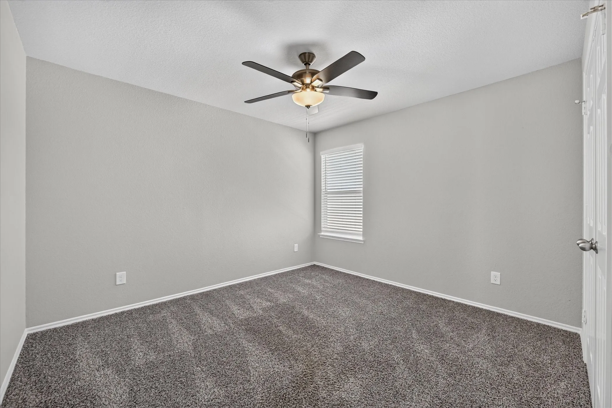 Single Family Residence For Rent in Tarrant County , 1133 Kielder Court, Fort Worth, Texas 76134, 3 Bedroom, 3 Bathroom, 2 Garage spaces, 1,774 Sqft, built in 2006, mls#21371173, Real Estate Agent in Fort Worth, Homes For Rent in Tarrant county, Homes For Rent in Fort Worth, Realtor in Fort Worth Texas, Real Estate Brokerage Independent Realty Texas, Luminita Cordes Realtor