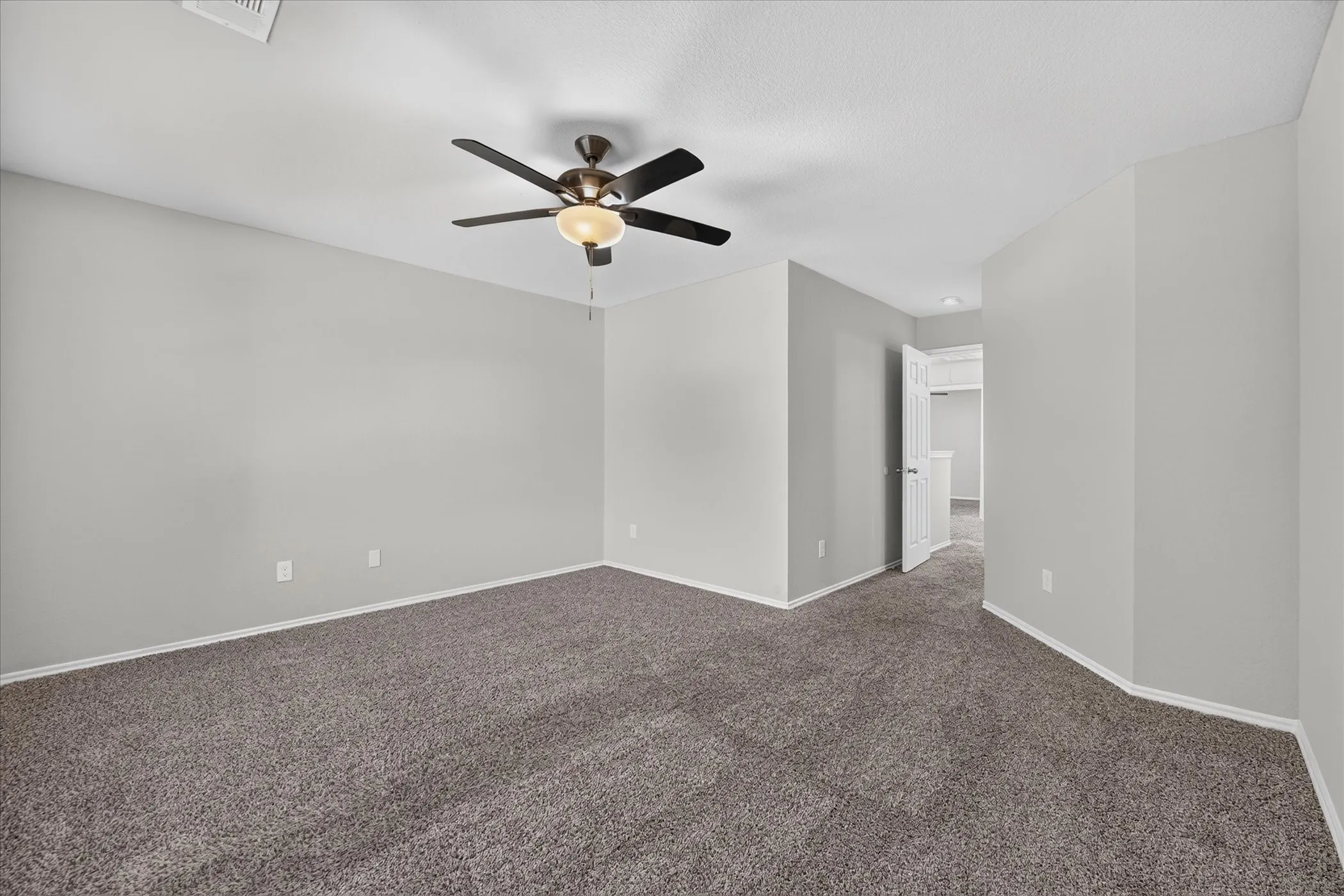 Single Family Residence For Rent in Tarrant County , 1133 Kielder Court, Fort Worth, Texas 76134, 3 Bedroom, 3 Bathroom, 2 Garage spaces, 1,774 Sqft, built in 2006, mls#21371173, Real Estate Agent in Fort Worth, Homes For Rent in Tarrant county, Homes For Rent in Fort Worth, Realtor in Fort Worth Texas, Real Estate Brokerage Independent Realty Texas, Luminita Cordes Realtor