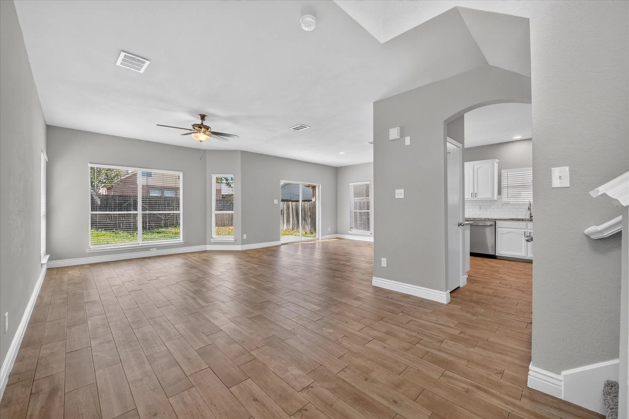 Single Family Residence For Rent in Tarrant County , 1133 Kielder Court, Fort Worth, Texas 76134, 3 Bedroom, 3 Bathroom, 2 Garage spaces, 1,774 Sqft, built in 2006, mls#21371173, Real Estate Agent in Fort Worth, Homes For Rent in Tarrant county, Homes For Rent in Fort Worth, Realtor in Fort Worth Texas, Real Estate Brokerage Independent Realty Texas, Luminita Cordes Realtor