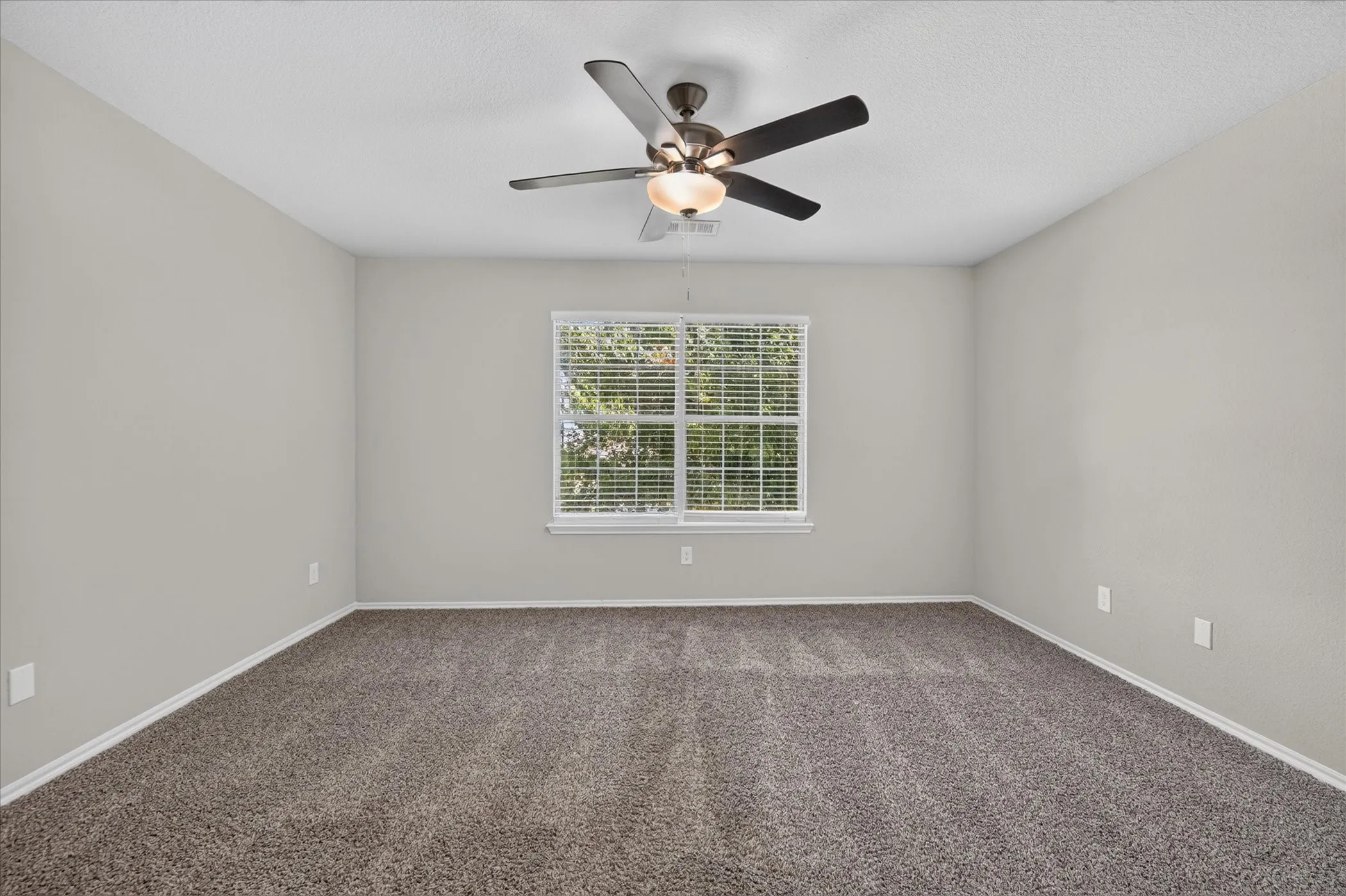 Single Family Residence For Rent in Tarrant County , 1133 Kielder Court, Fort Worth, Texas 76134, 3 Bedroom, 3 Bathroom, 2 Garage spaces, 1,774 Sqft, built in 2006, mls#21371173, Real Estate Agent in Fort Worth, Homes For Rent in Tarrant county, Homes For Rent in Fort Worth, Realtor in Fort Worth Texas, Real Estate Brokerage Independent Realty Texas, Luminita Cordes Realtor