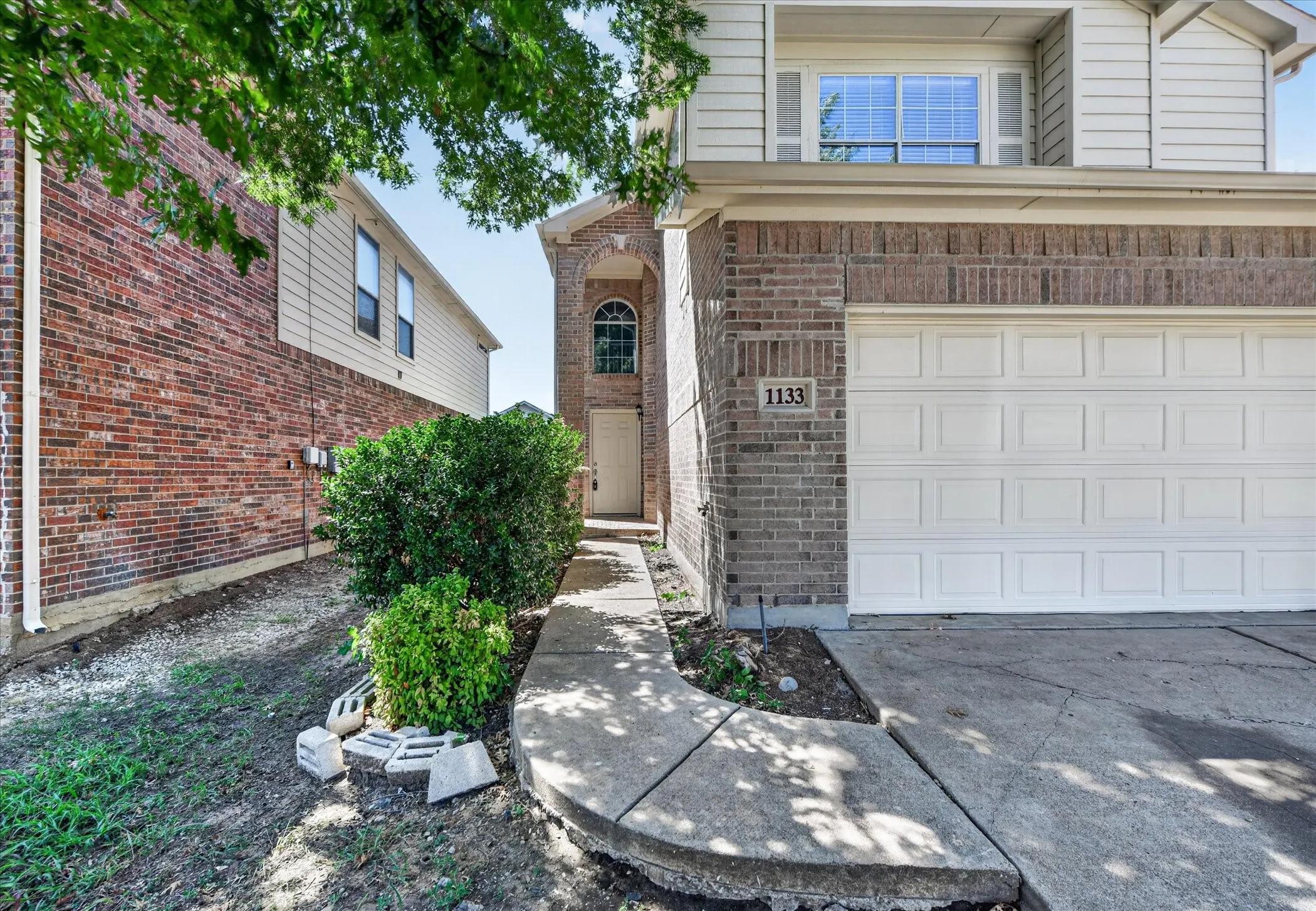 Single Family Residence For Rent in Tarrant County , 1133 Kielder Court, Fort Worth, Texas 76134, 3 Bedroom, 3 Bathroom, 2 Garage spaces, 1,774 Sqft, built in 2006, mls#21371173, Real Estate Agent in Fort Worth, Homes For Rent in Tarrant county, Homes For Rent in Fort Worth, Realtor in Fort Worth Texas, Real Estate Brokerage Independent Realty Texas, Luminita Cordes Realtor
