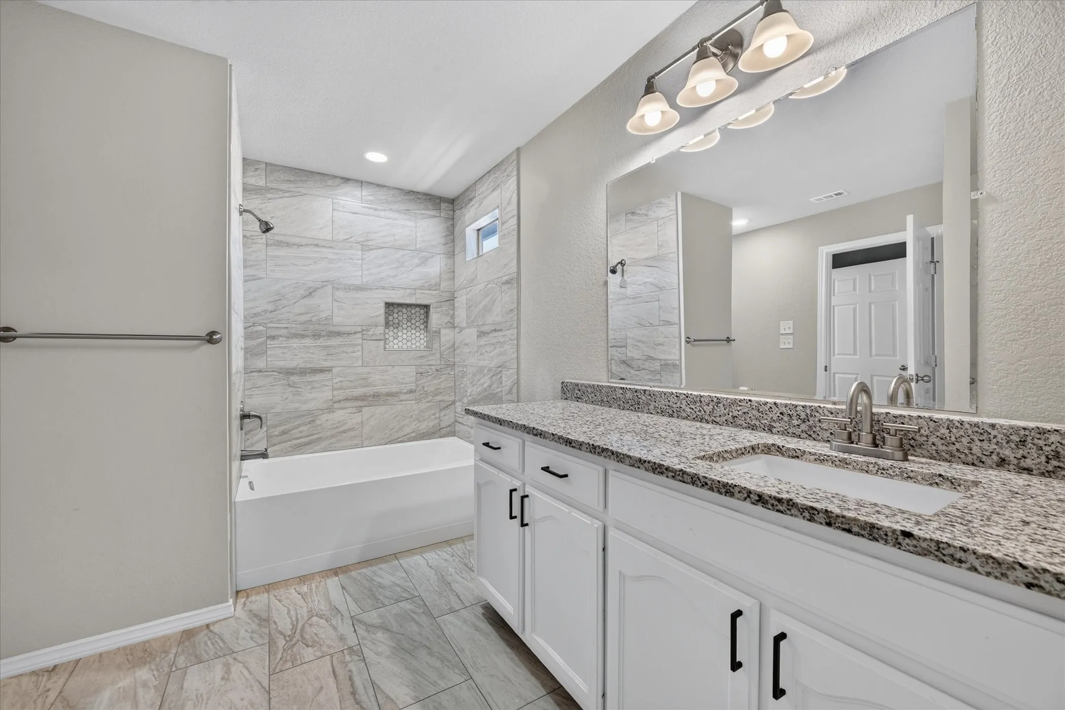 Single Family Residence For Rent in Tarrant County , 1133 Kielder Court, Fort Worth, Texas 76134, 3 Bedroom, 3 Bathroom, 2 Garage spaces, 1,774 Sqft, built in 2006, mls#21371173, Real Estate Agent in Fort Worth, Homes For Rent in Tarrant county, Homes For Rent in Fort Worth, Realtor in Fort Worth Texas, Real Estate Brokerage Independent Realty Texas, Luminita Cordes Realtor