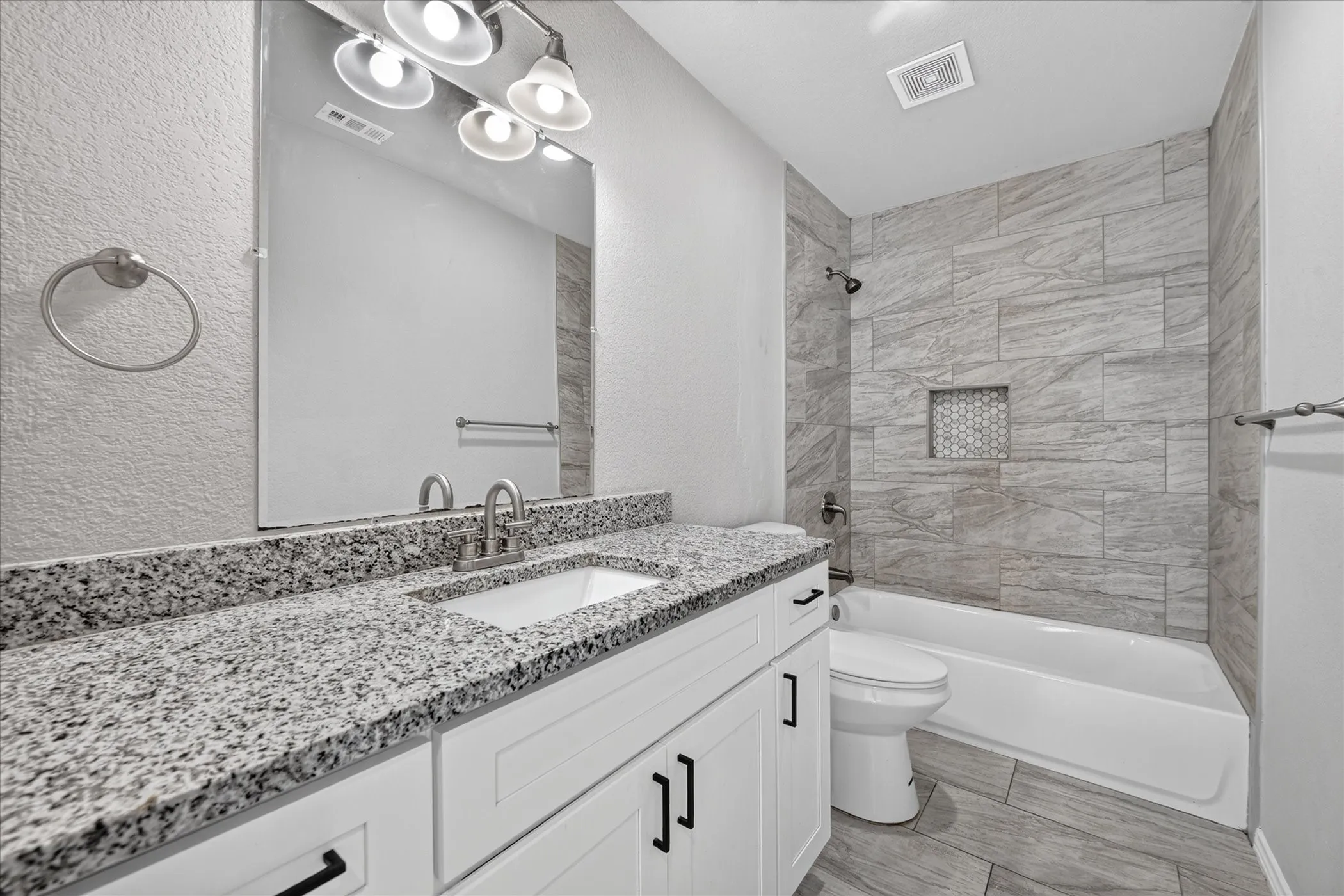 Single Family Residence For Rent in Tarrant County , 1133 Kielder Court, Fort Worth, Texas 76134, 3 Bedroom, 3 Bathroom, 2 Garage spaces, 1,774 Sqft, built in 2006, mls#21371173, Real Estate Agent in Fort Worth, Homes For Rent in Tarrant county, Homes For Rent in Fort Worth, Realtor in Fort Worth Texas, Real Estate Brokerage Independent Realty Texas, Luminita Cordes Realtor