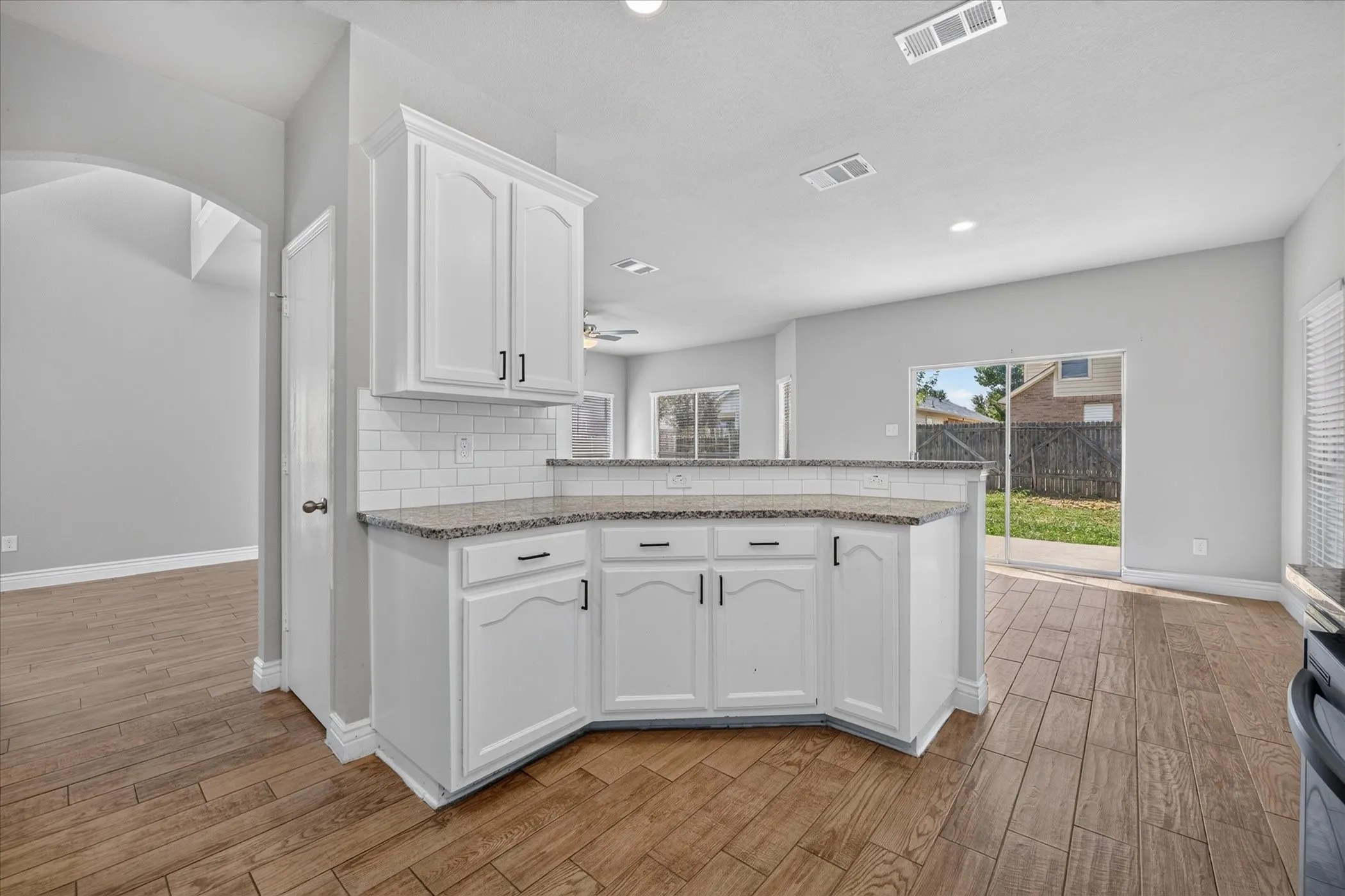 Single Family Residence For Rent in Tarrant County , 1133 Kielder Court, Fort Worth, Texas 76134, 3 Bedroom, 3 Bathroom, 2 Garage spaces, 1,774 Sqft, built in 2006, mls#21371173, Real Estate Agent in Fort Worth, Homes For Rent in Tarrant county, Homes For Rent in Fort Worth, Realtor in Fort Worth Texas, Real Estate Brokerage Independent Realty Texas, Luminita Cordes Realtor