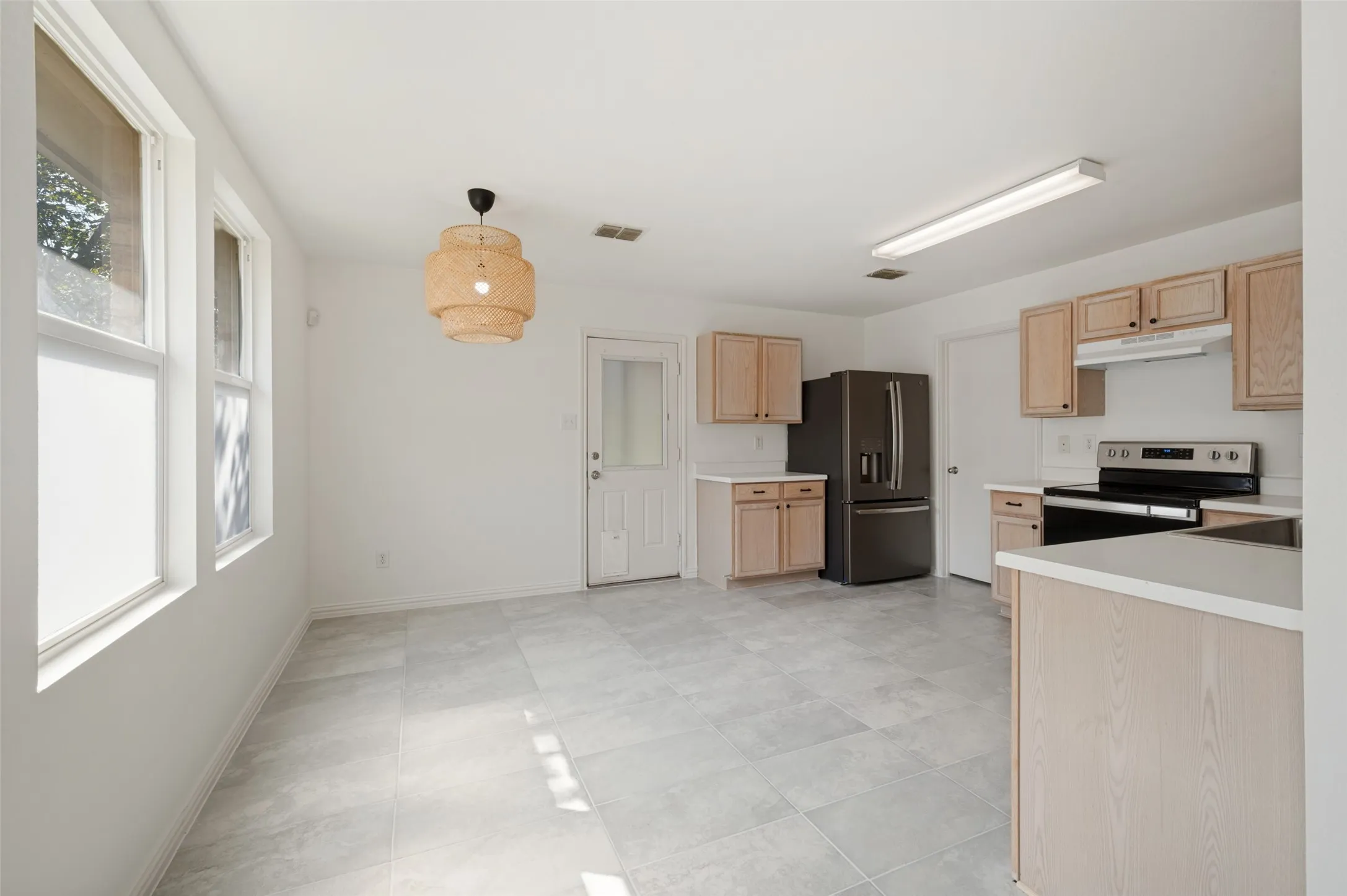 Single Family Residence For Rent in Collin County , 5221 Mountain Pointe Drive, Mc Kinney, Texas 75071, 3 Bedroom, 2 Bathroom, 2 Garage spaces, 1,532 Sqft, built in 2005, mls#21370412, Real Estate Agent in Mc Kinney, Homes For Rent in Collin county, Homes For Rent in Mc Kinney, Realtor in Mc Kinney Texas, Real Estate Brokerage Independent Realty Texas, Luminita Cordes Realtor